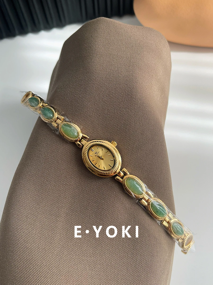 Elegant women's wristwatch, small gold chain, women's light luxury retro fashion trend quartz watch, an unusual women's watch.