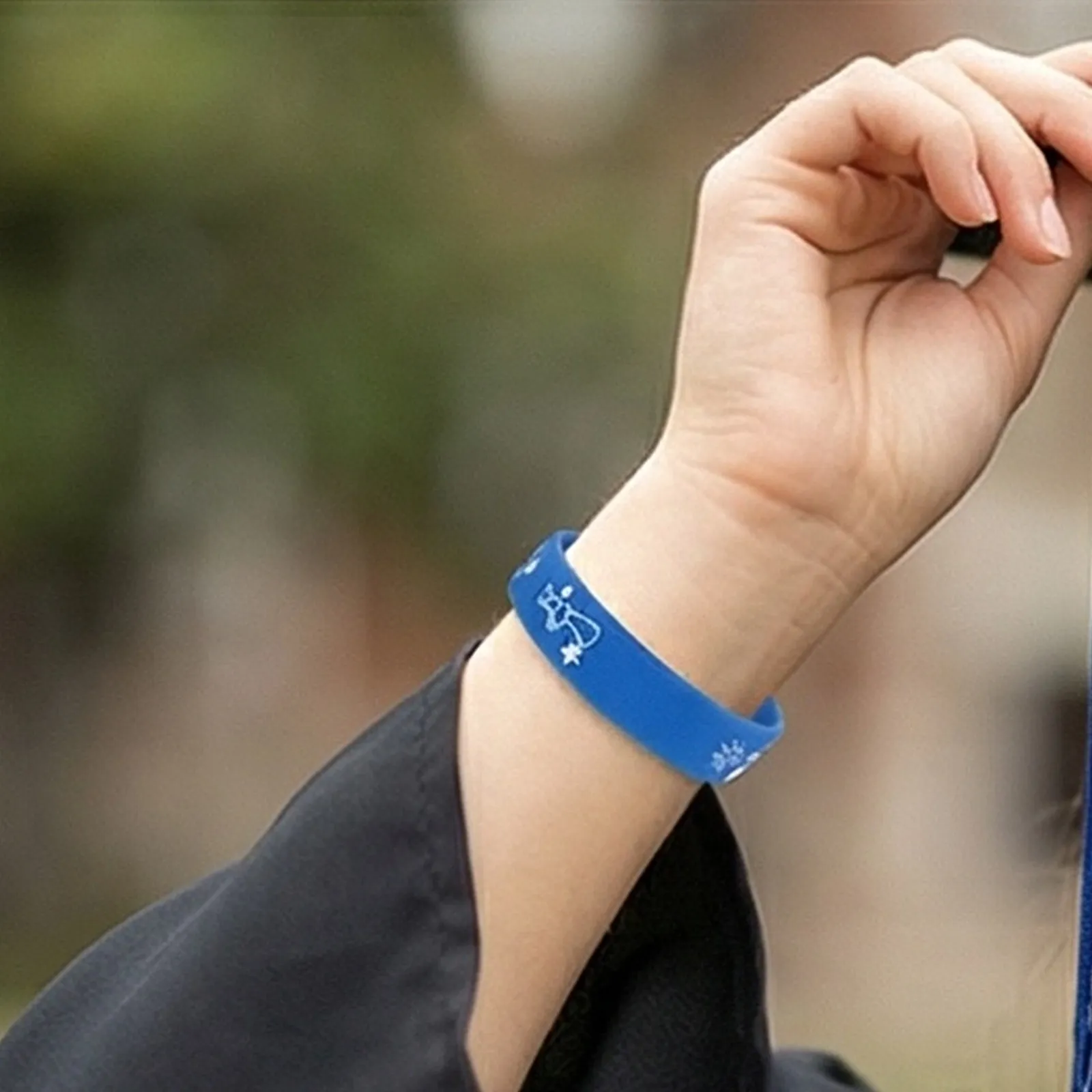 24Pcs Graduation Silicone Wristbands Class of 2026 Graduation Presents Grad Party Favors School Event Wristband Tokens