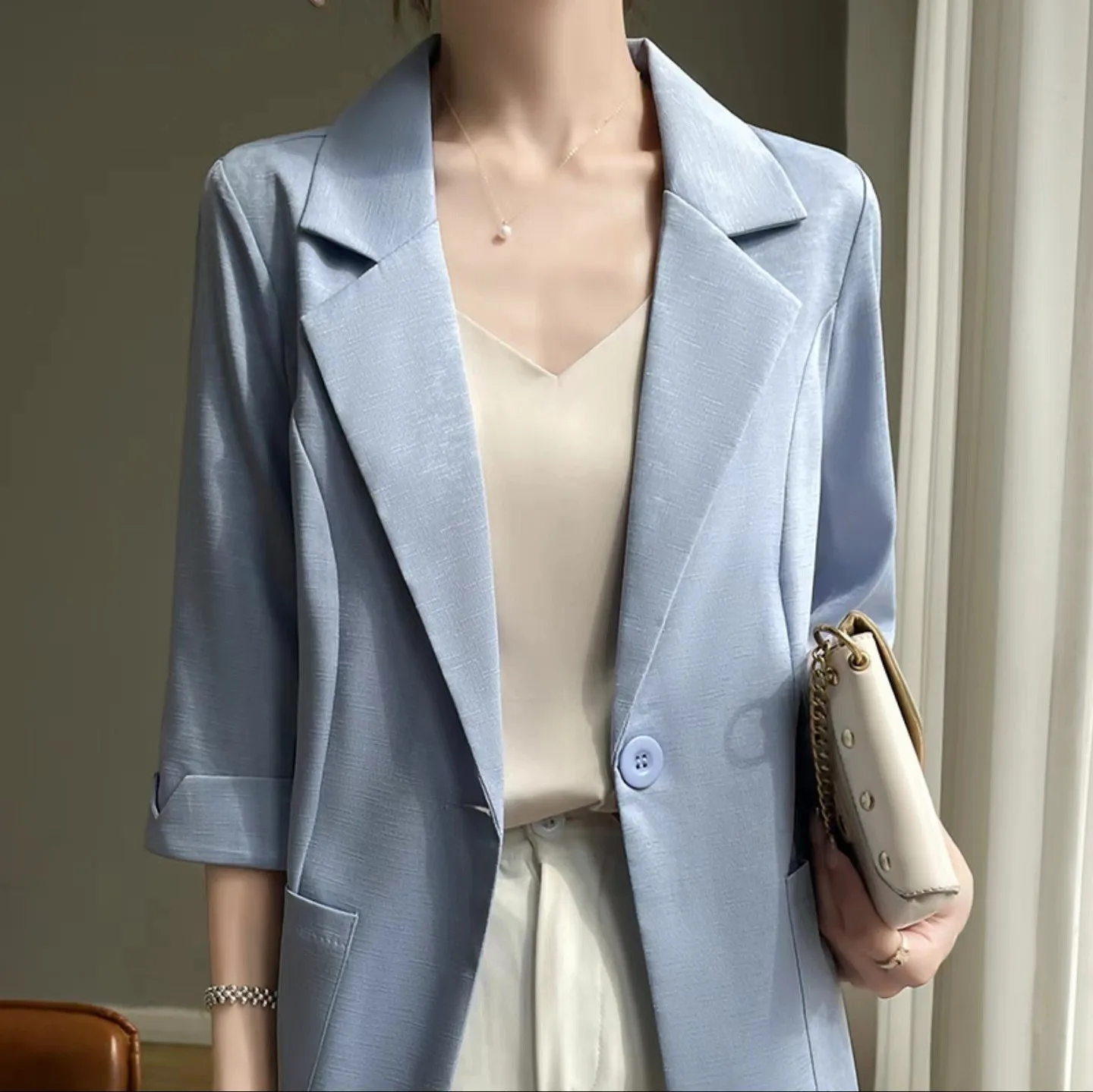 

Женский светло-голубой блейзер с рукавом 3/4, с отложным воротником, на одной пуговице, повседневный, элегантный, минималистичный, для офиса, летний образ