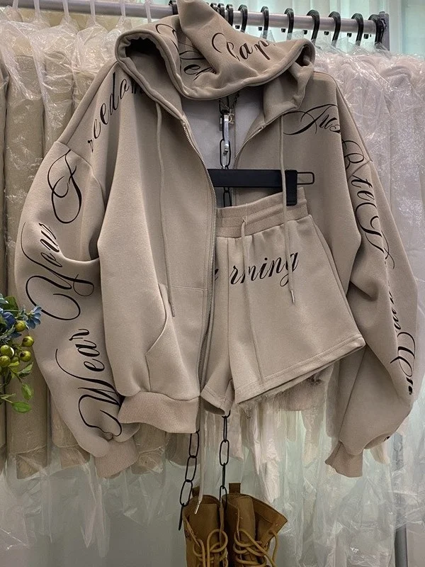 Set di giacca con cappuccio e pantaloncini da donna in stile americano High Street, completo primaverile/autunnale a due pezzi con pantaloni corti snellenti