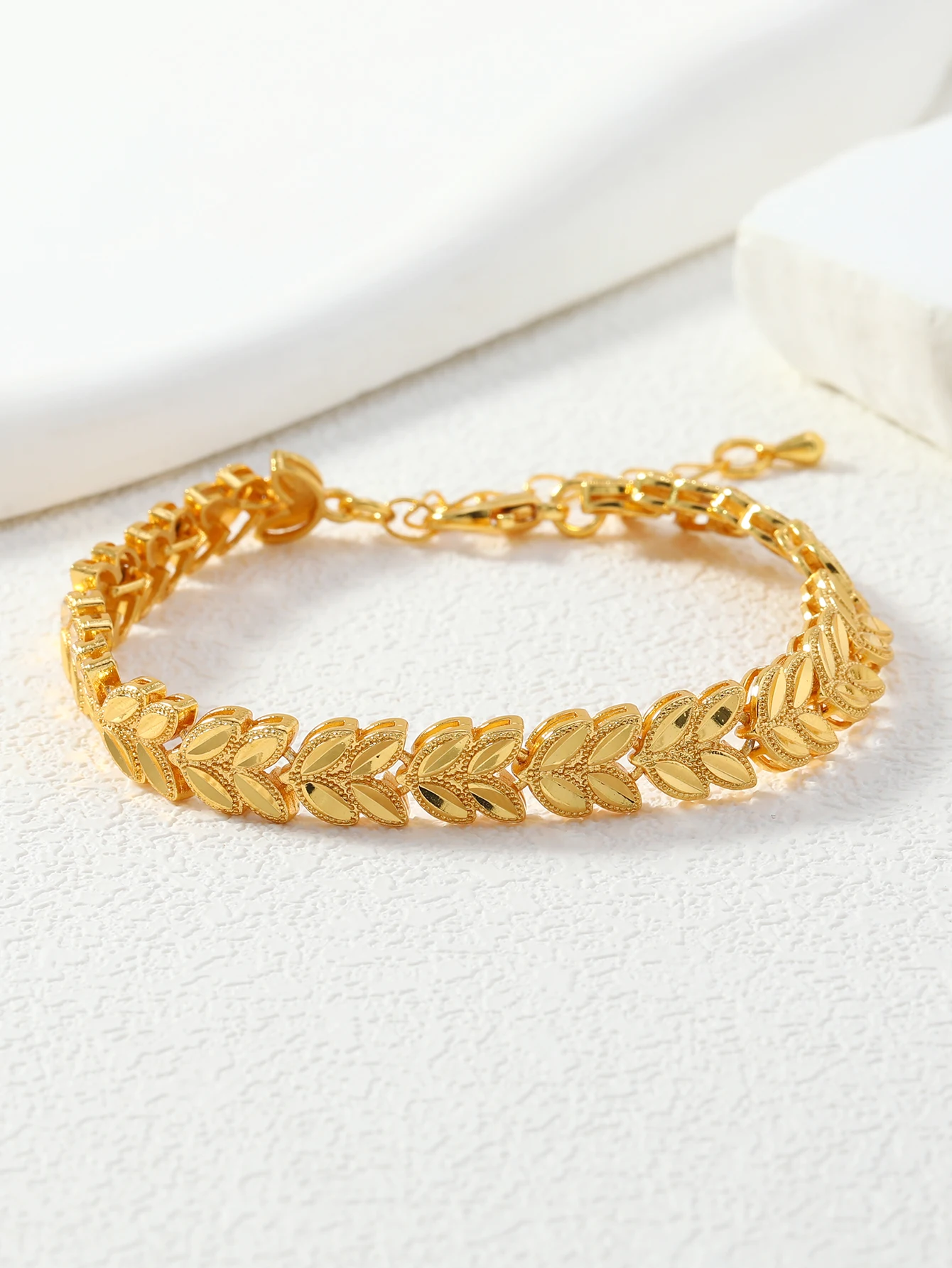 1 Middle Eastern 24K gold-plated copper wheat ear buckle hand decoration women's bracelet - the best gift for mothers