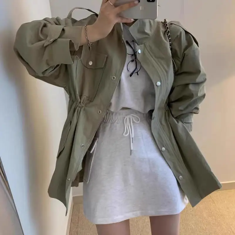 

Новый осенний винтажный стиль с отложным воротником на молнии и скрытой пуговицей, плиссированная талия, утягивающий универсальный плащ для женщин