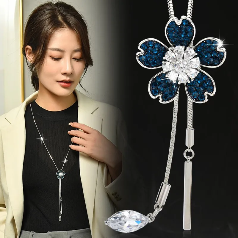 

A long floral sweater chain for women to adjust the high-end style of autumn and winter