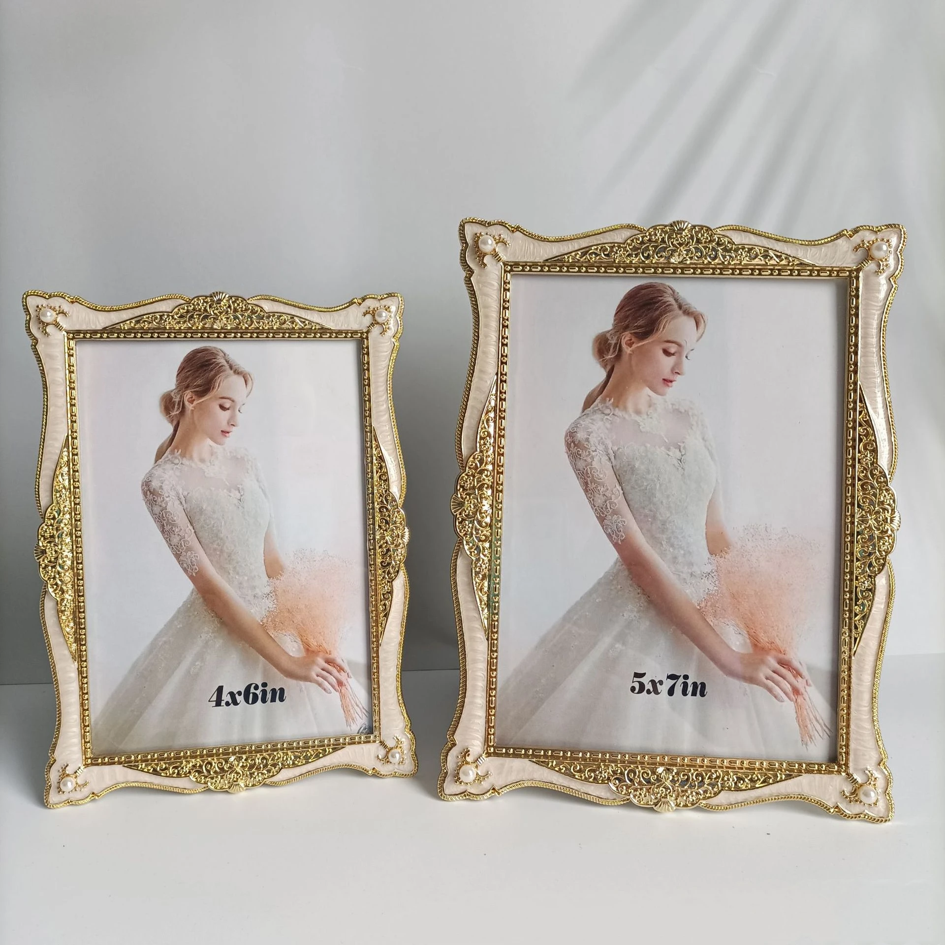European Creative Gold Metal Photo Frame Study Office Desktop Decoration