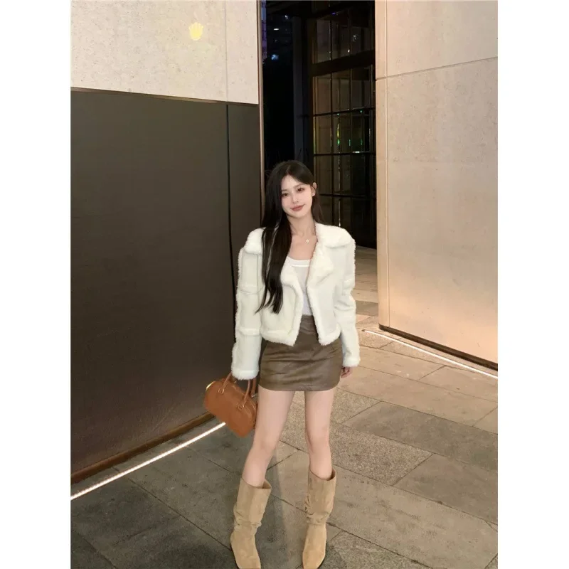 Elegantní bílá jehněčí kožešinová bunda volného střihu, krátký styl, kvalitní dámský svrchní oděv, ležérní elegantní kabát s dlouhým rukávem z pevninské Číny - náhled 3