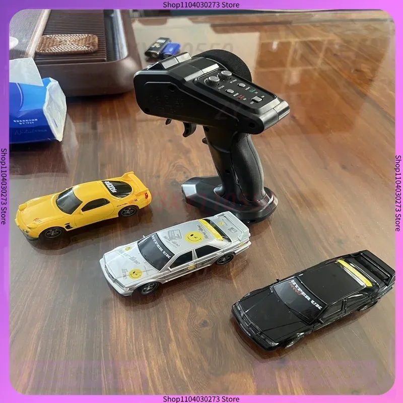 Mini voiture télécommandée de bureau Rc, Simulation, dérive à grande vitesse, modèle de voiture de course, accessoires, jouets de Festival pour garçons, 1/43