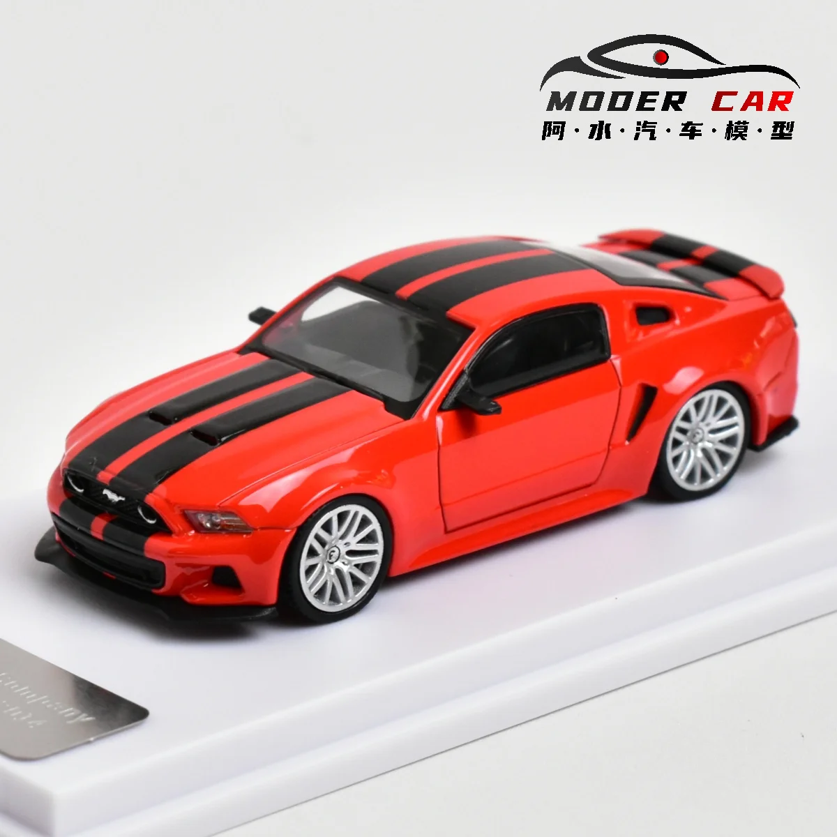 DCM 1:64 Mustang GT 2014 Diecast Model Car