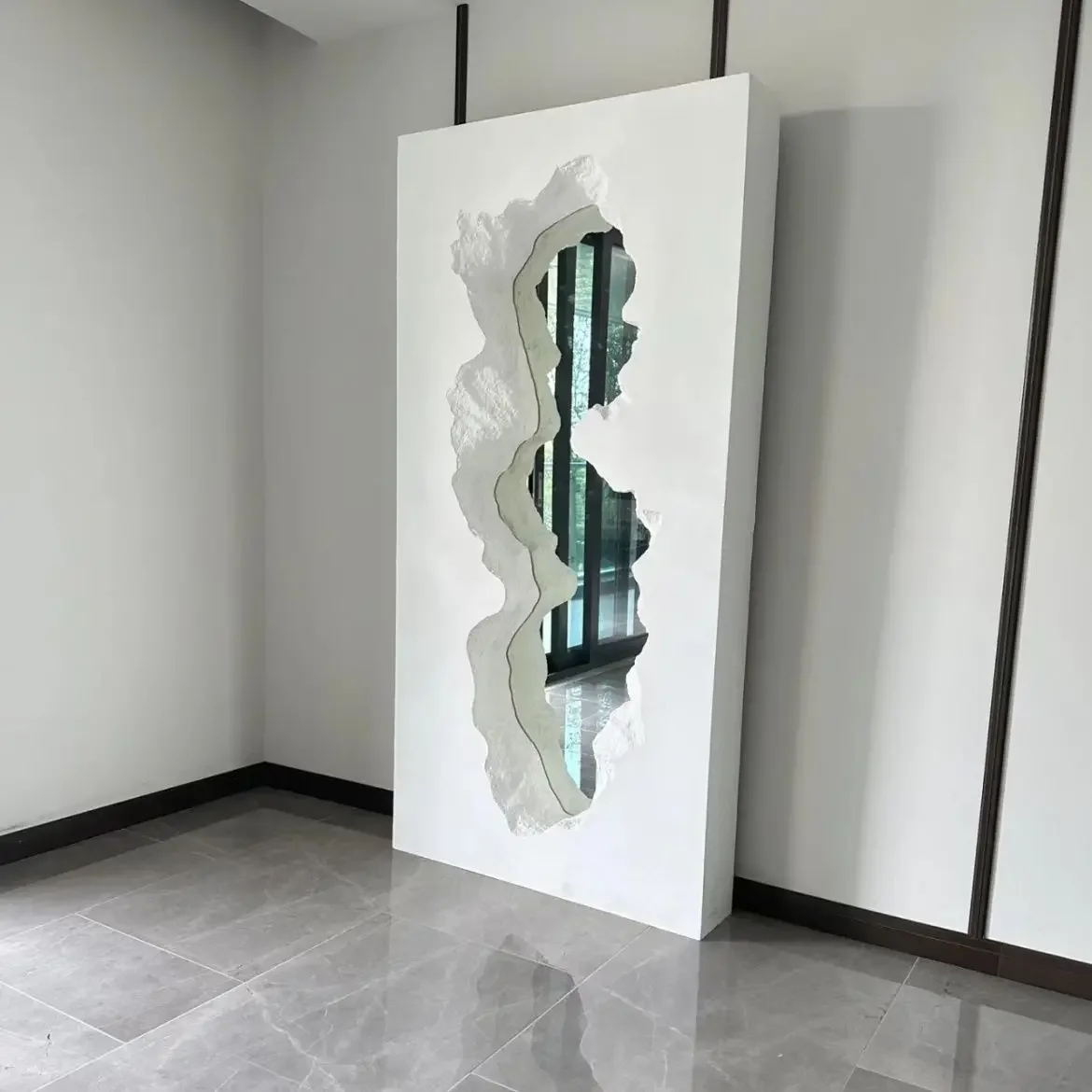 Italian high-quality broken mirror fiberglass injection molding ornament simple modern full-body mirror ins bedroom trendy play