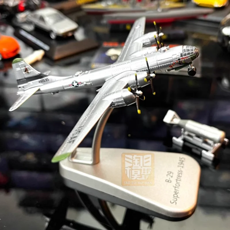

Diecast Scale 1/300 B29 Transport Aircraft Alloy Model Simulation Aircraft Toy Model Children's Gift Collection Decoration