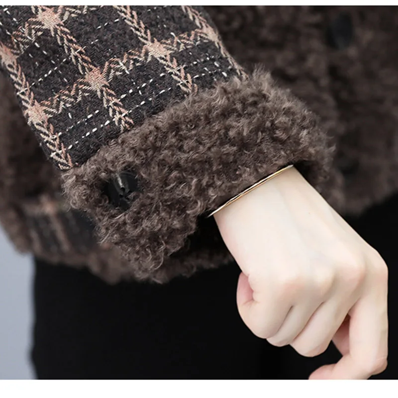 เสื้อแจ็คเก็ตขนแกะสำหรับผู้หญิง ฤดูใบไม้ร่วง-ฤดูหนาว 2026 รุ่นใหม่ สไตล์เกาหลี ลายสก็อต เสื้อคลุมขนสัตว์ แมทช์ได้กับทุกชุด เย็บต่อผ้า ทรงสั้น อุ่นสบาย สำหรับผู้หญิง