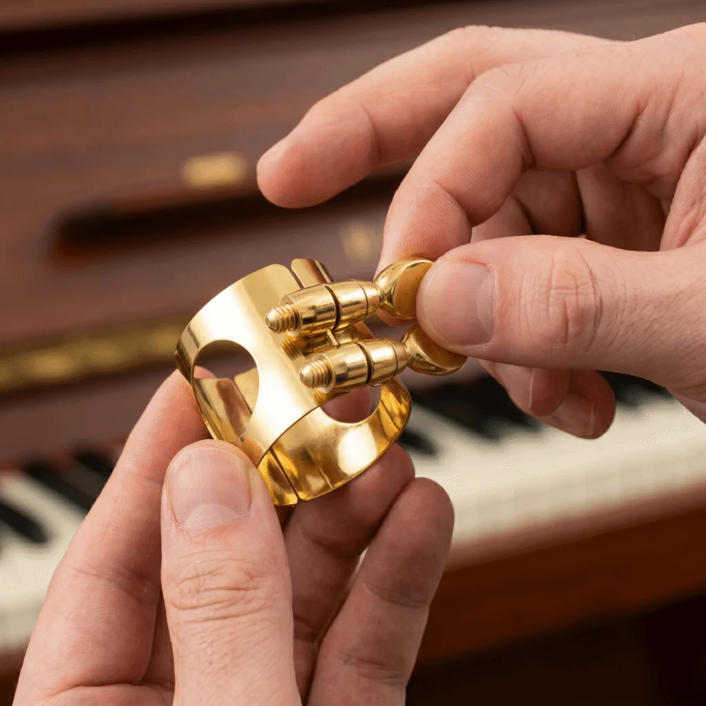 Adjustable Screw Saxophone Ligature Double Screw Fastening Hollow Cut-out Brass Ligature Brass Material Polished