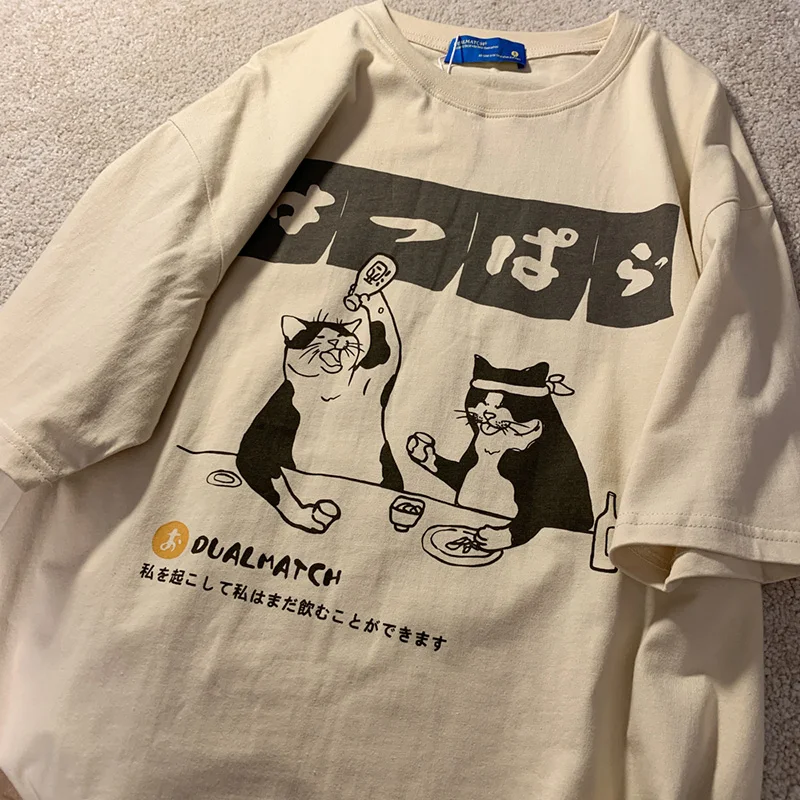 Männer T-shirt Übergroßen Trinken Katze Anime Baumwolle Print Street Graphic Short Sleeve Koreanische Mode Top Harajuku Sommer Kleidung