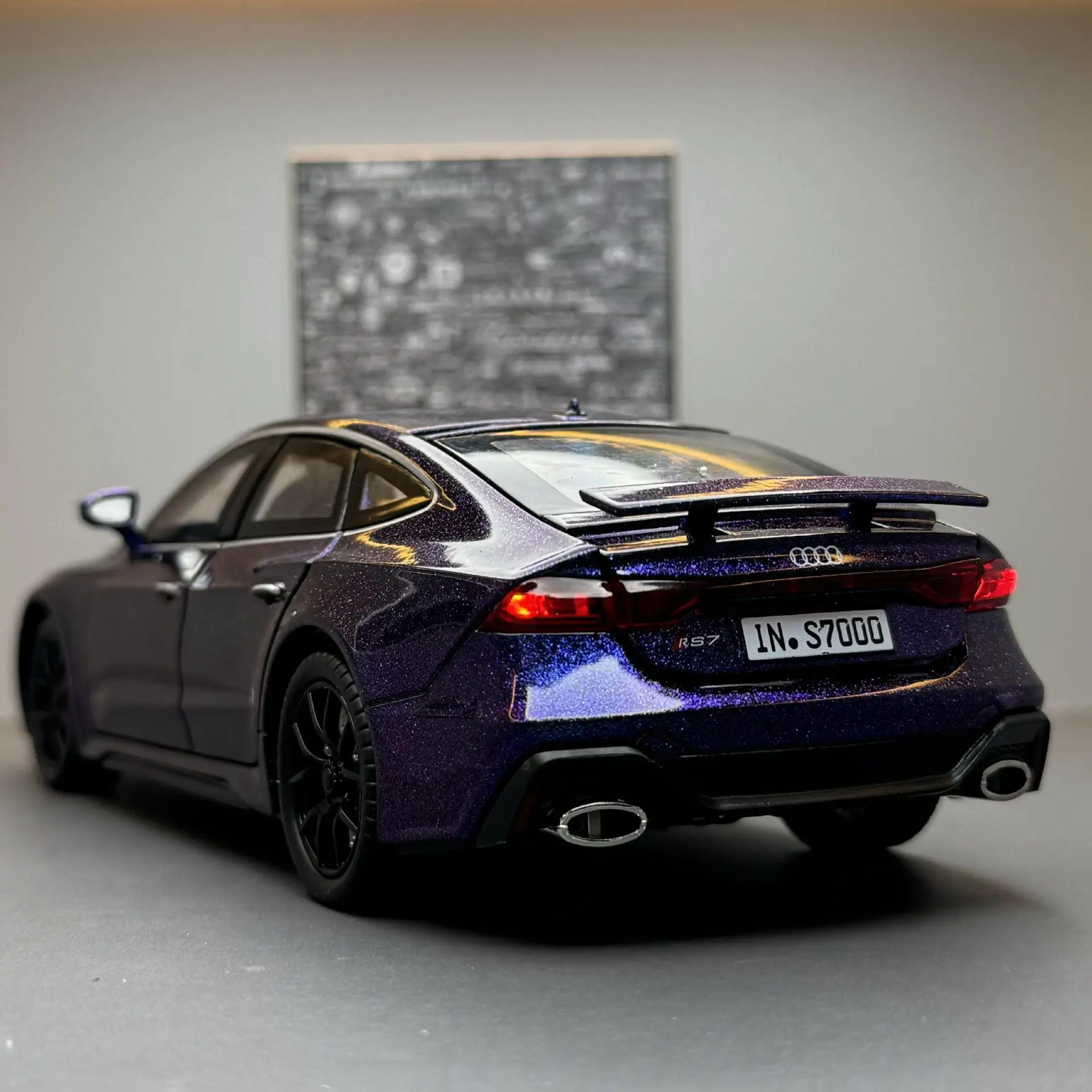 1:24 RS7 Supercar luxe grande voiture alliage moulé sous pression modèle voiture son et lumière passe-temps objets de collection cadeaux garçons