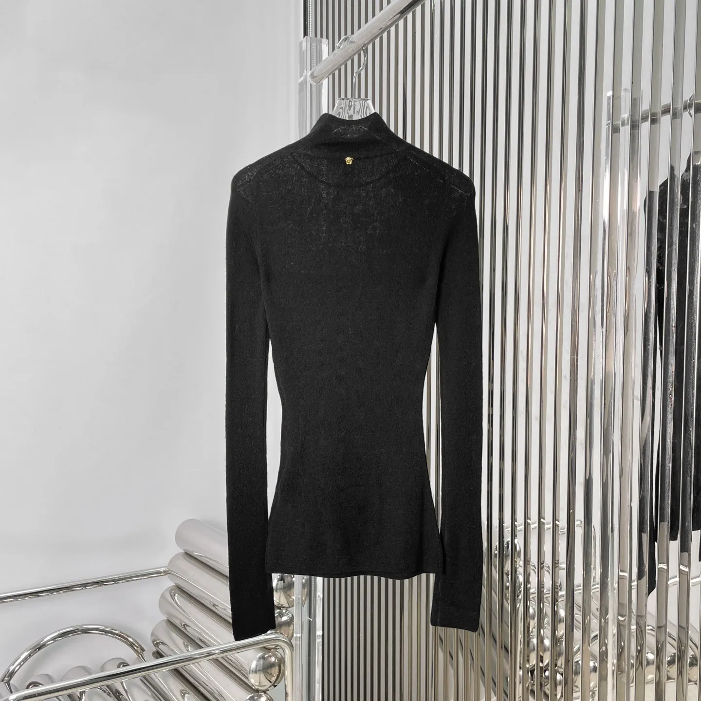 2026 New Arrival Black/White Ultra-Fine Wool Mock Neck Slim-Fit Layering Top with Panel Detail