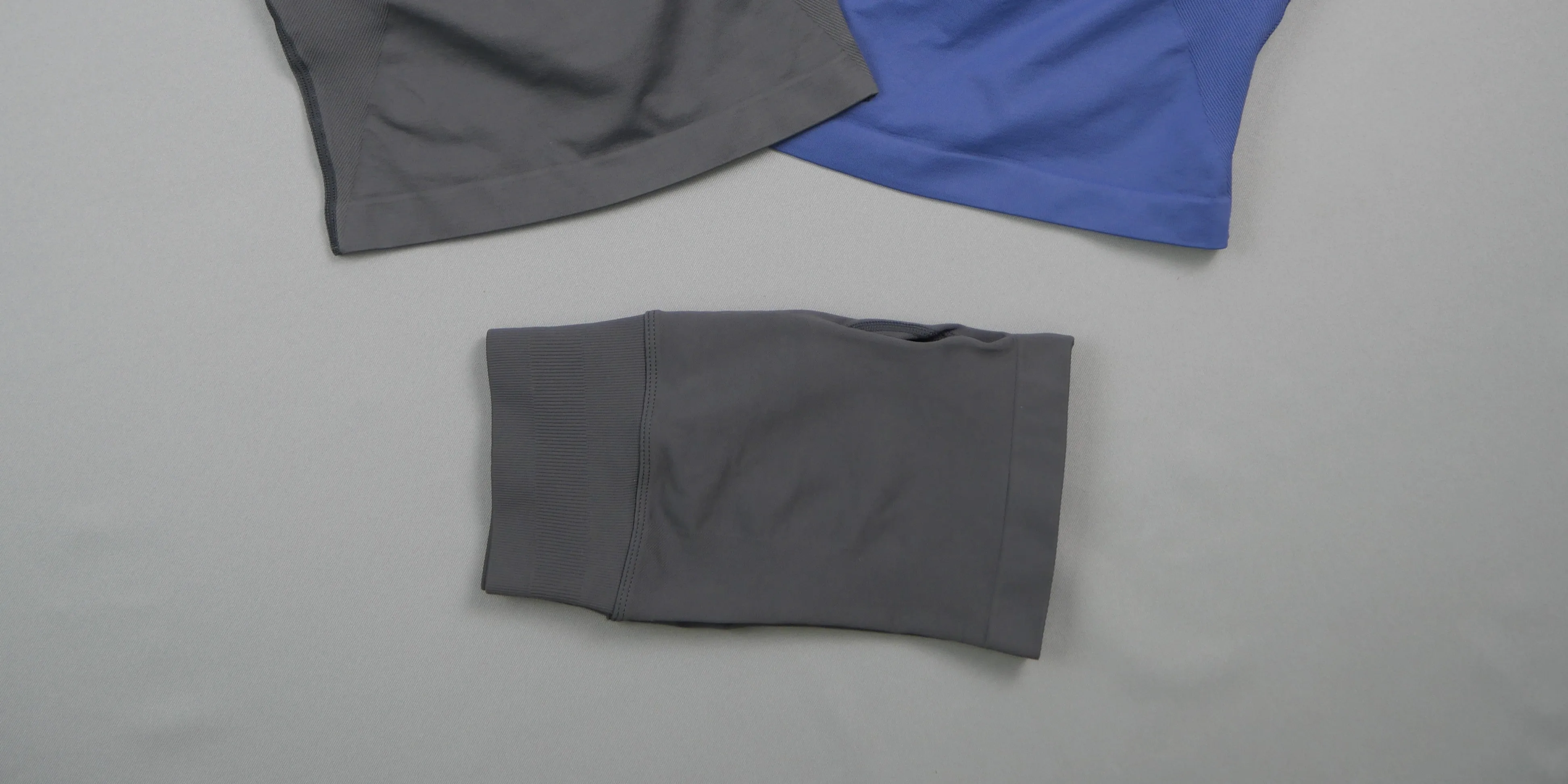 Nahtloses 2-Teiliges Yoga-Set für Damen, Langes Tanktop mit Breiten Trägern, Bauchkontrolle, Hochtaillierte Shorts, Schnelltrocknend, Hochelastisch, für Fitness – Detail 13