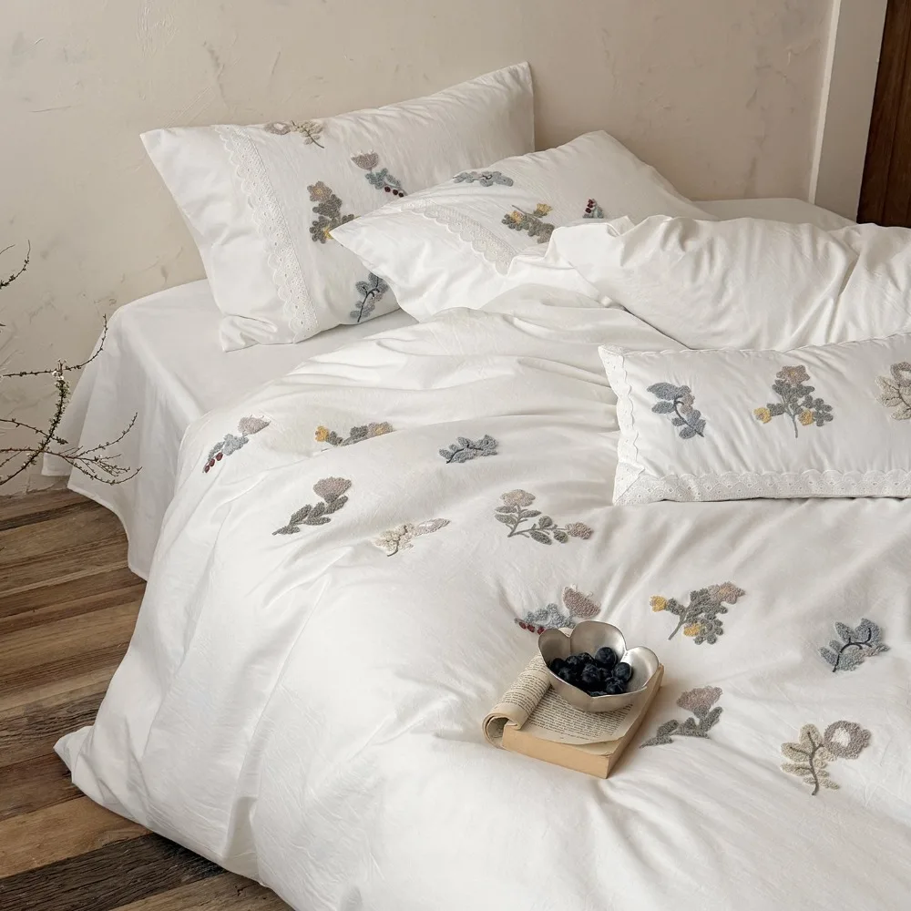 Simple Cream Style 100 Long-staple Cotton Four-piece Set Cloth Embroidery Bedding Set Bedroom Quilt Cover Flat/Fitted Bed Sheet