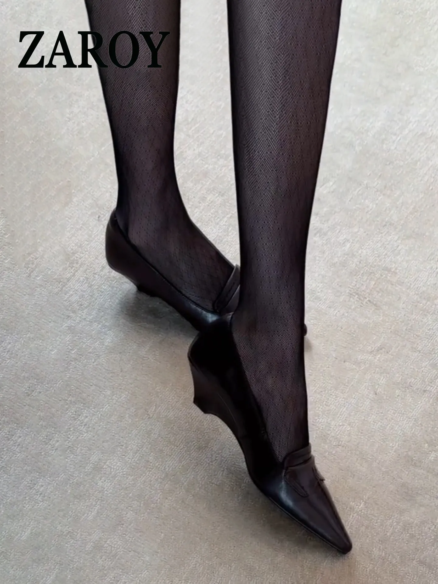 【Outlet Clearance】French retro pointed-toe mid-heel high heels, women's small leather shoes, sloping single shoes