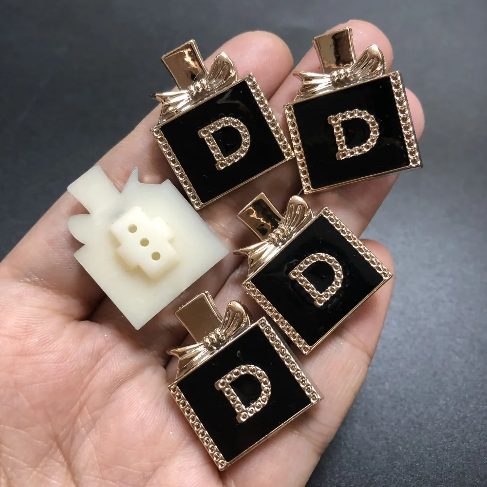 10 Stuks Valentijnsdag Glanzende Lipsticks Vijf Bloemblaadje Bloem Hars Plat Charms Diy Ambachten Junk Telefoon Case Decoratie Bulk Supply