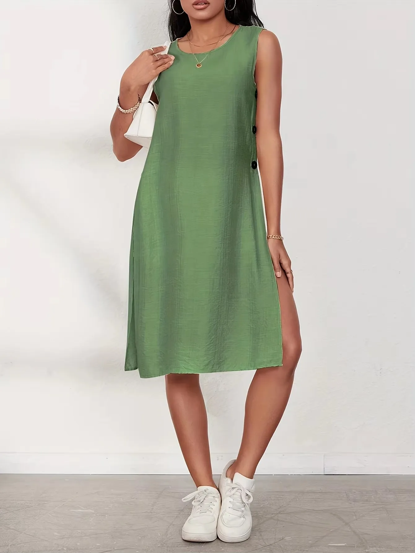 

Женское платье без рукавов больших размеров с искусственными пуговицами — элегантный круглый вырез, боковой разрез, легкий полиэстер на весну/сам