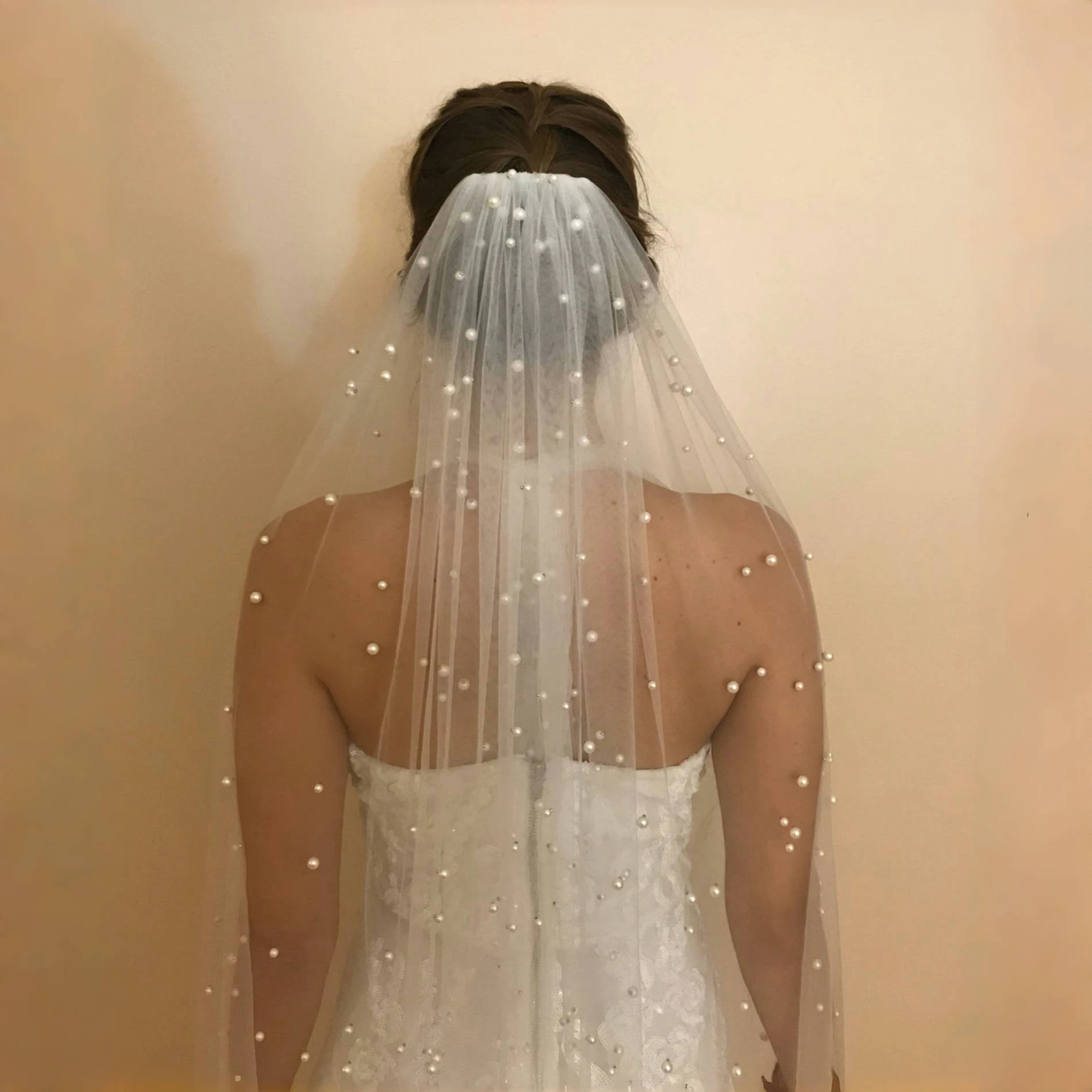 

Pearls Wedding Veils 1 Tier Soft Bridal Veil Beaded Wedding Accessories 3M Cathedral Length Veil for Bride Ivory V176