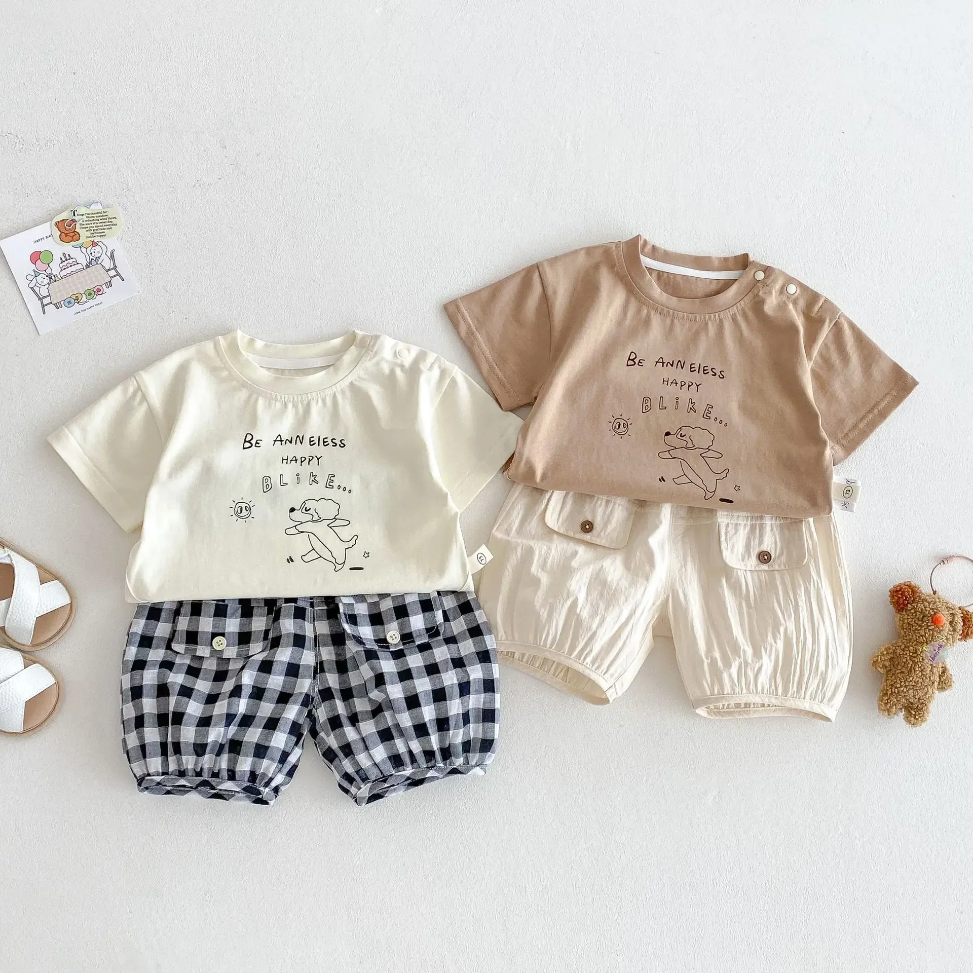 

Baby Graffiti Set 2025 New Summer Boys' Dog Printed T-shirt Trendy Children's Checkered Shorts Two Piece Set