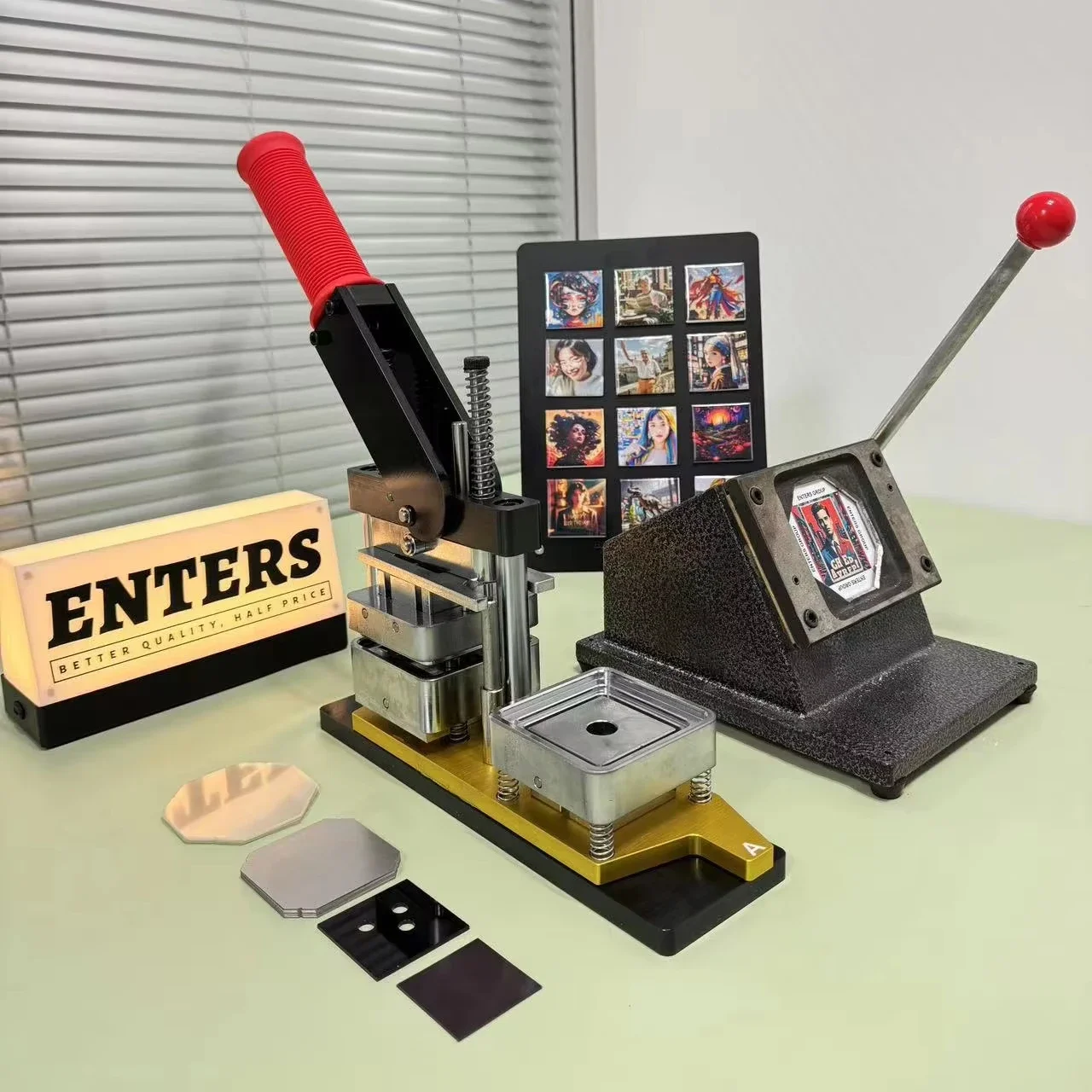 

2025 Лидер продаж, ручная машина для изготовления фотографий с металлическим квадратным магнитом на холодильник, комплект