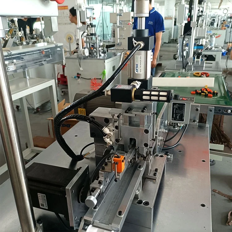 Macchina per la produzione di cerniere per macchine da taglio per cerniere in nylon open-end completamente automatica