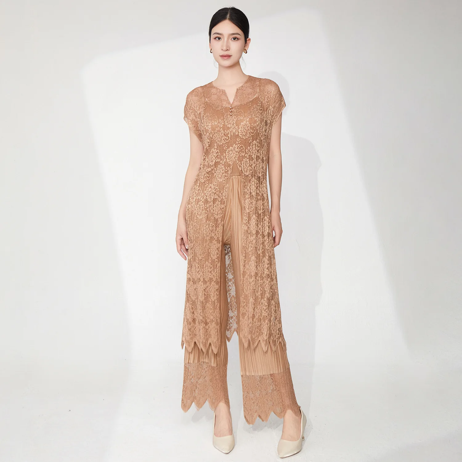 

Miyake Fashion Suit Women's High-end Summer Thin Lace Hollow Blouse Top Straight Pants Middle-aged Pleated Two-piece Set