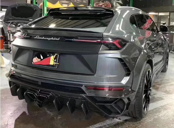 Real Carbon Fiber Car Rear Wing Trunk Lip Roof Spoiler For Lamborghini URUS 2018 2019 2020 2021 2022