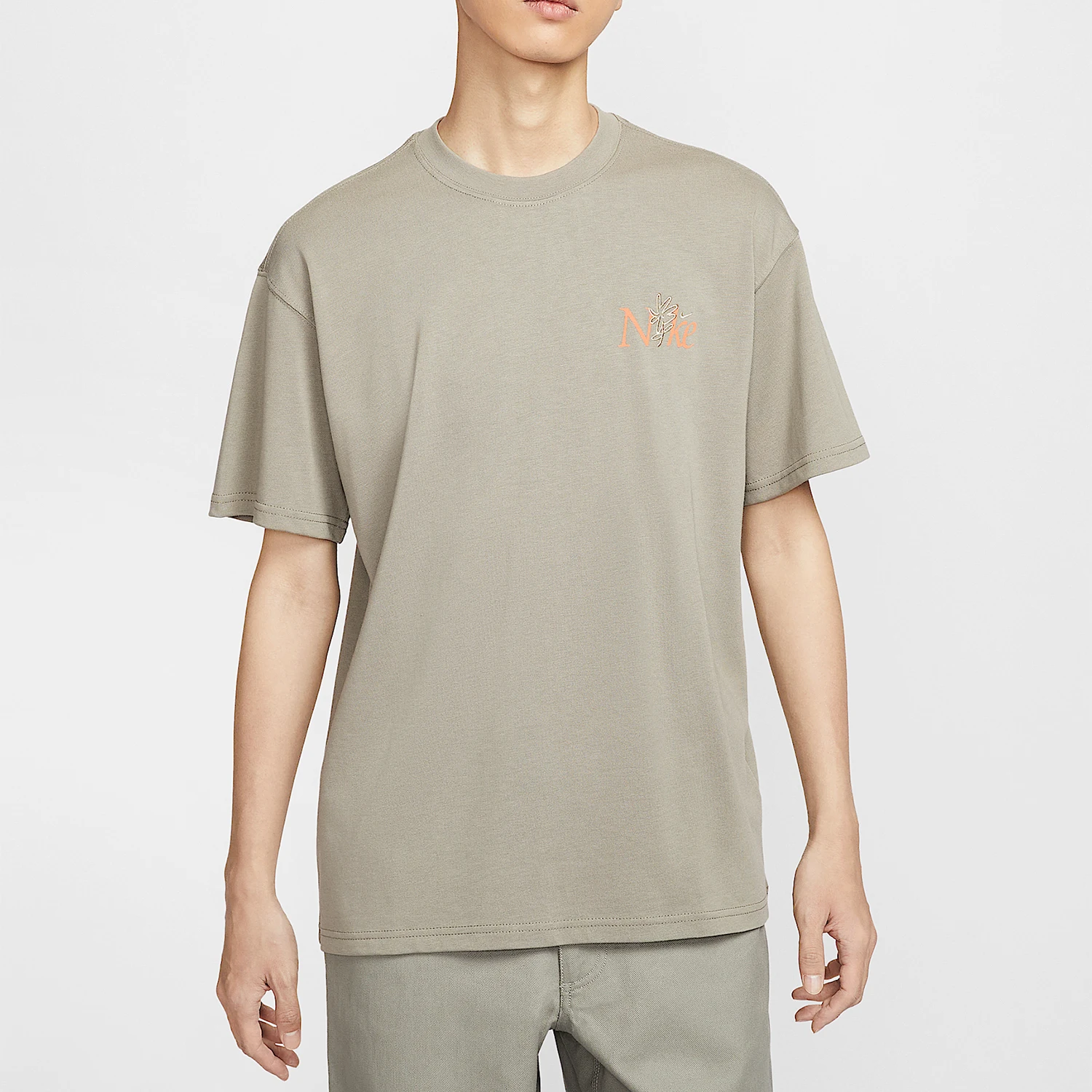 

Nike Sportswear Men's Soft Oversized T-shirt HJ0615-320