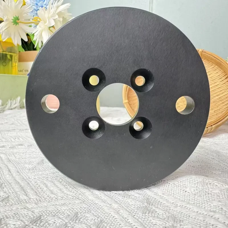 Enhance the precision and versatility of your workshop setup with this high-quality self-centering vice connecting plate