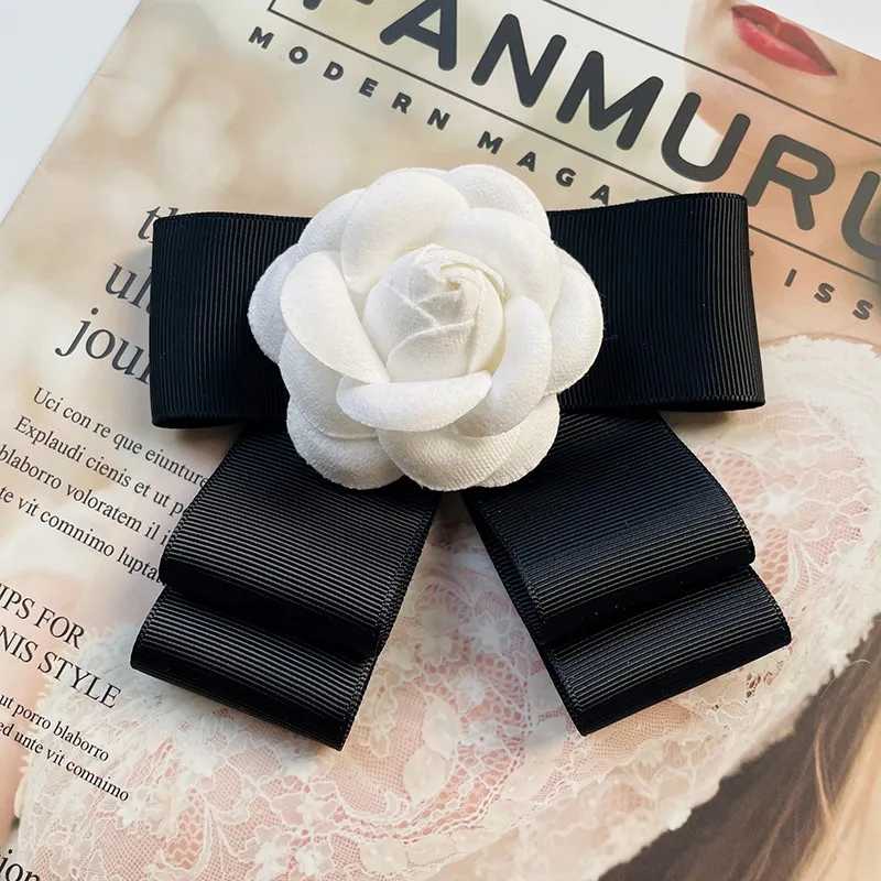 Neue Stoff Kamelie Blume Brosche Samt Fliege Damen College Stil Hemd Kragen Pins Vintage Hochzeit Party Broschen für Frauen – Detail 4