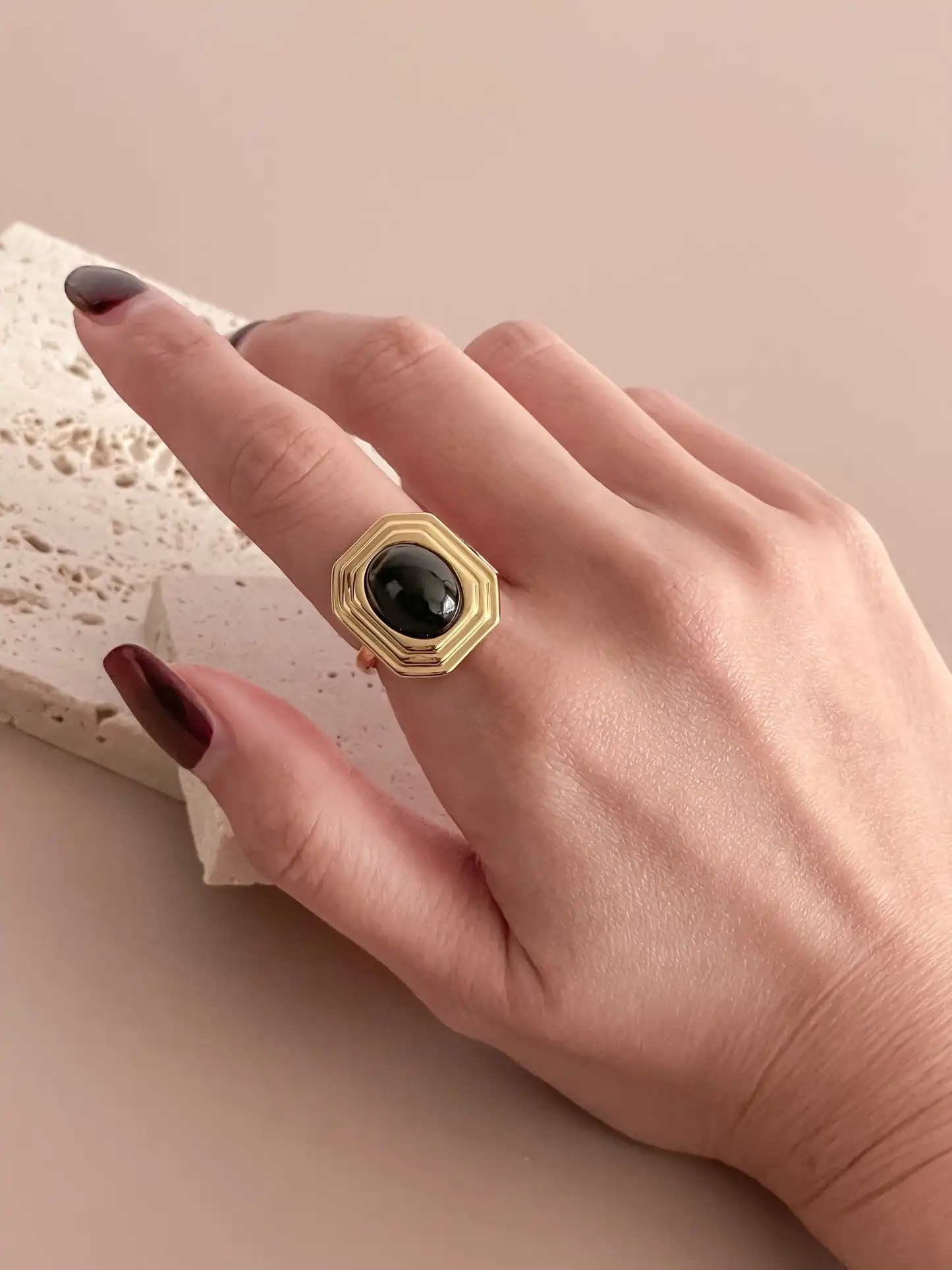 Schmuckzubehör-Set für Damen aus Edelstahl mit Obsidian-Einlagen, strukturiertes Metall, 18K vergoldeter Schmuck, Geschenkidee – Detail 5