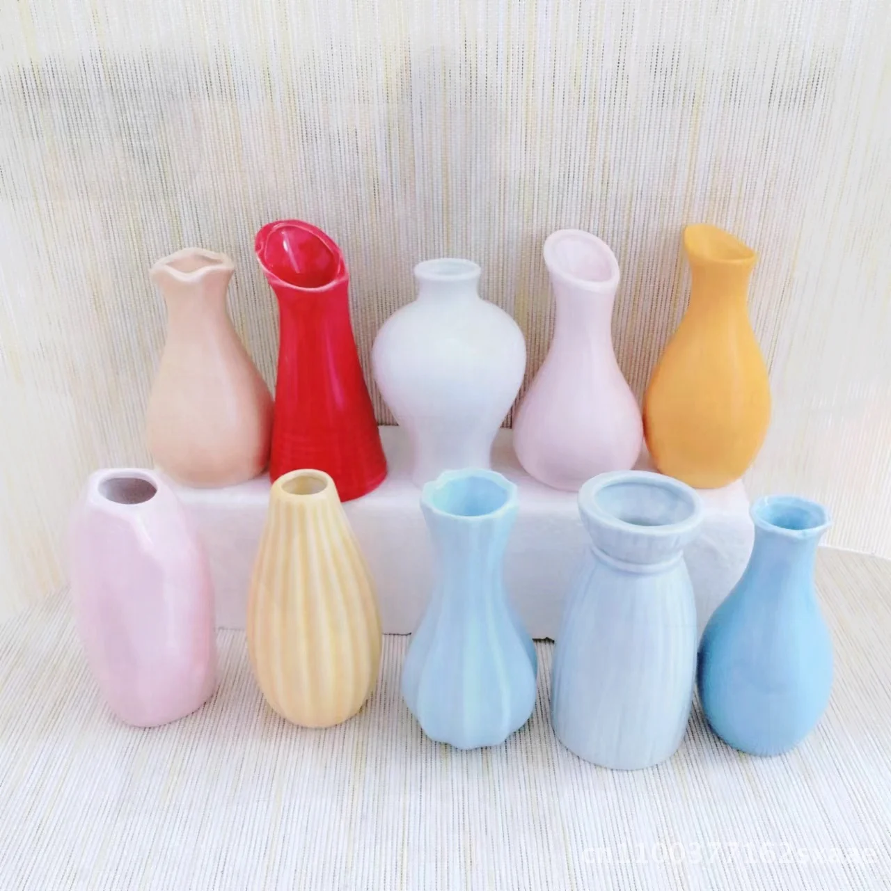 

Creative Mini Ceramic Aromatherapy Bottle Macaron Color Hydroponic Vase Handmade Glaze Decorative Flower Insert for Home
