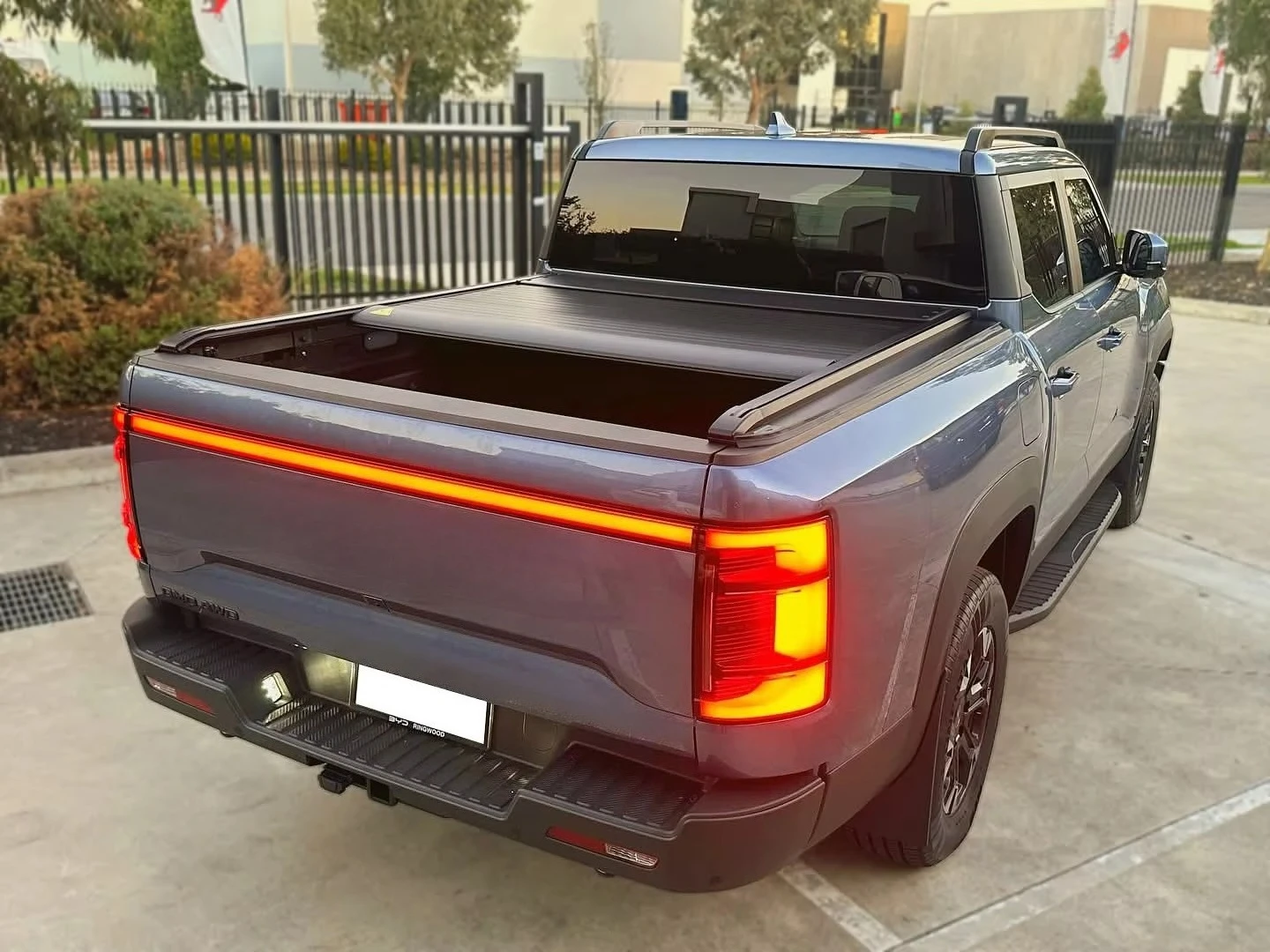 

Aluminum Roll N Lock Rolling Lid for Shark 6 Heavy-Duty Electric Retractable Shutter Cover