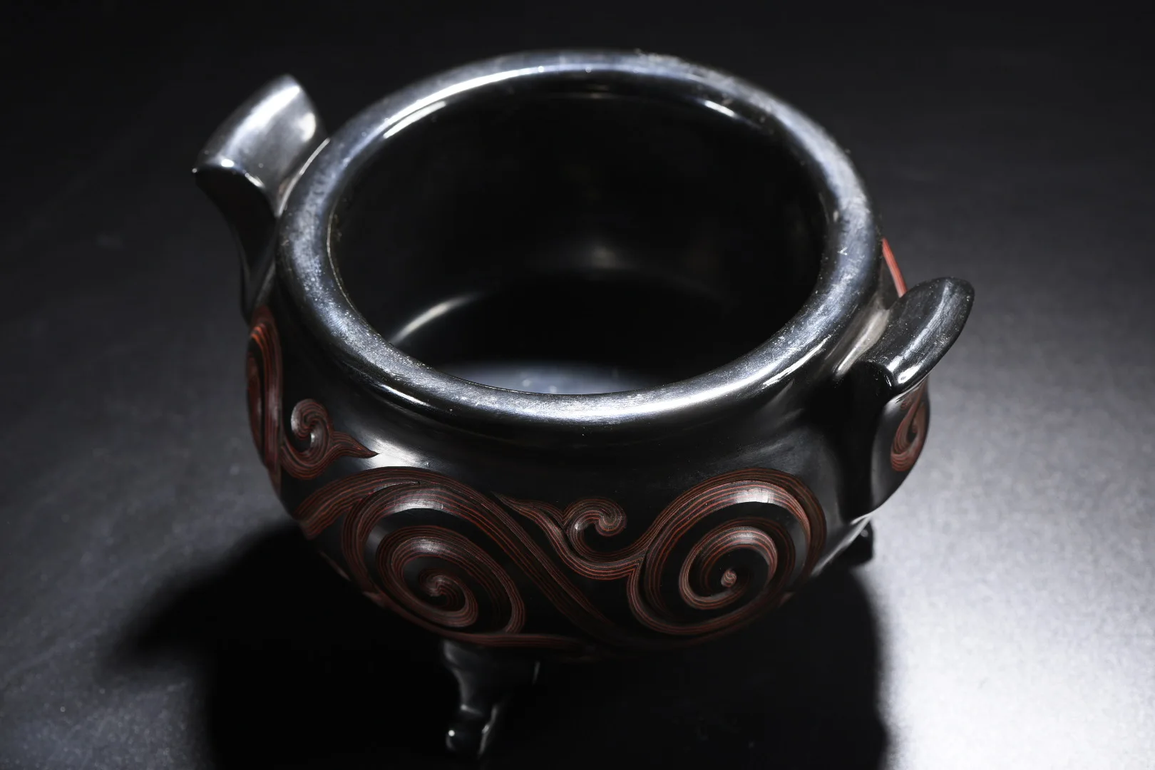 Old Wood Lacquerware Picking Rhinoceros Paint Ruyi Flower Texture Chong'er Tripod Incense Burner Amass wealth Ornaments