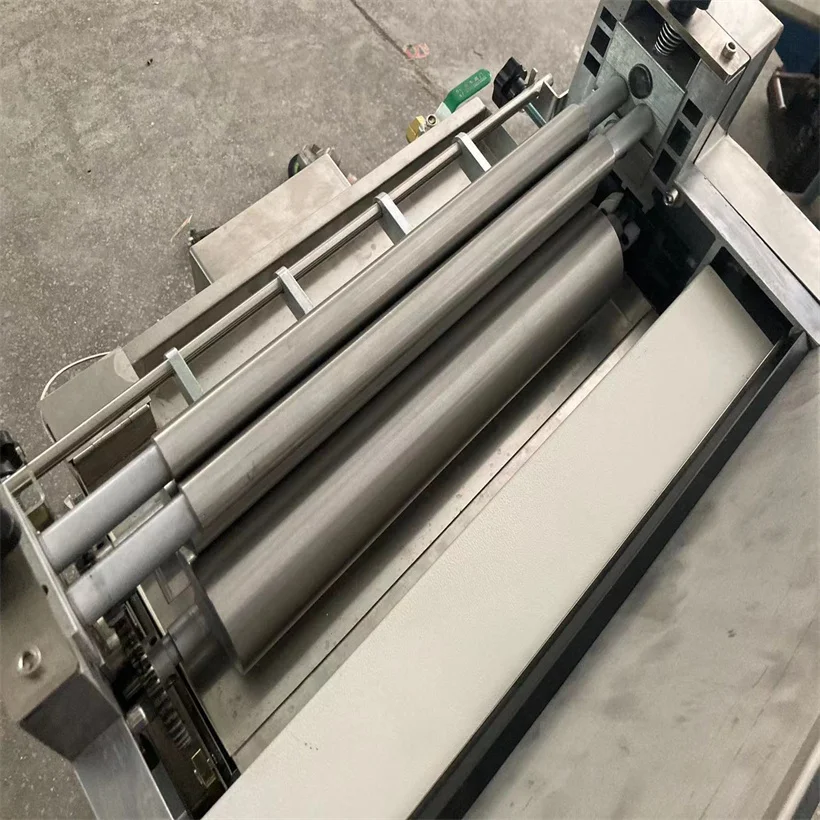 آلة طلاء الغراء البارد الساخن آلة لصق الطاولة