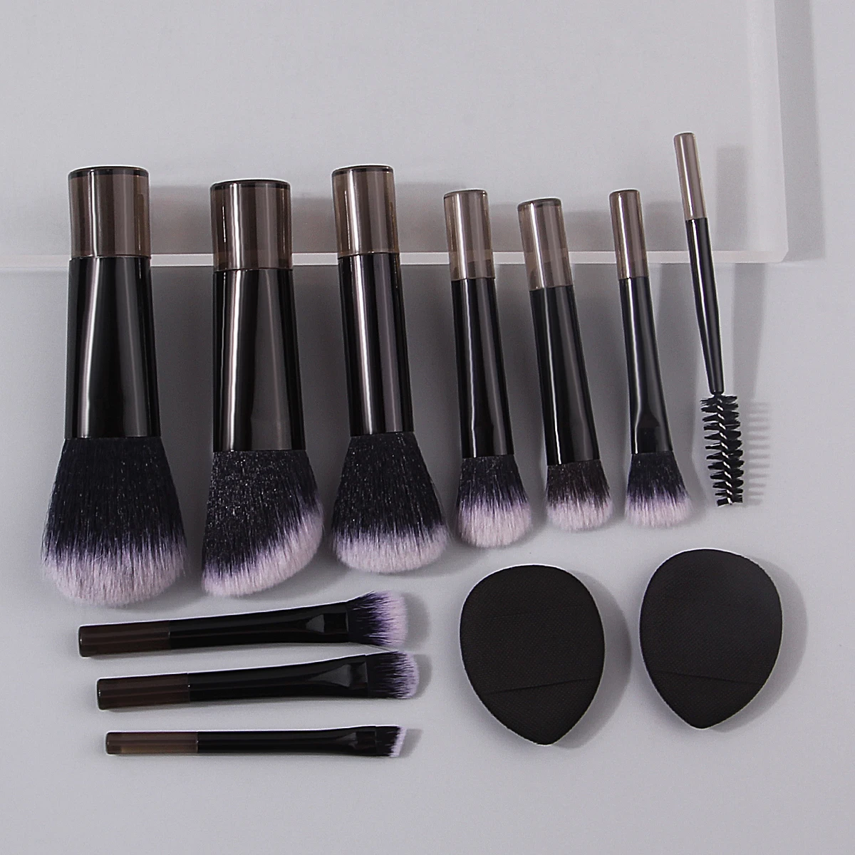 12PCS 실용적인 미니 다기능 메이크업 브러쉬 세트, 붙지 않는 엄지 파우더 퍼프, 초보자를 위한 휴대용 메이크업 도구