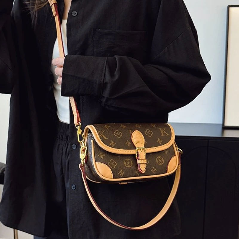 

High-end Women's 2025 New Trendy Retro Monogram Single-shoulder Crossbody Bag, Best-selling Wide Baguette Bag, Small Square Bag