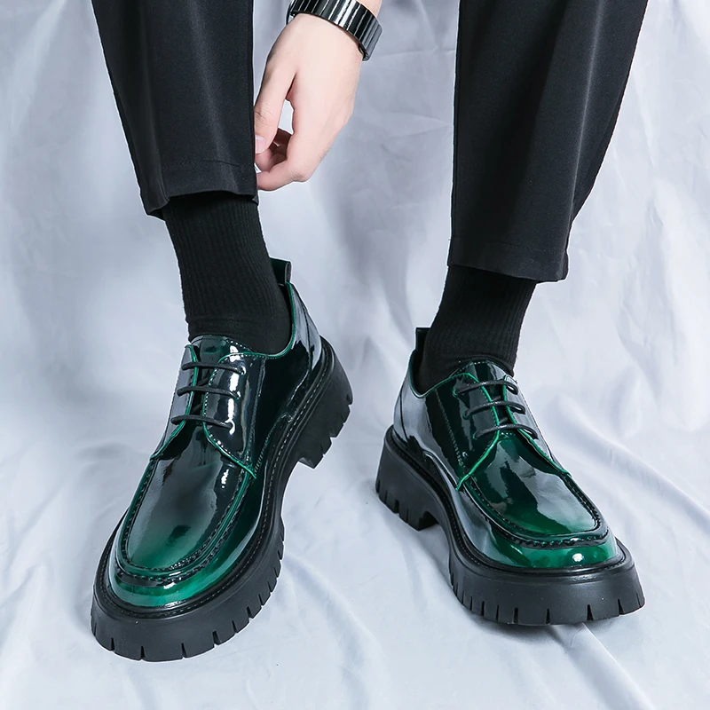 Nuevos zapatos Derby de cuero para hombre, zapatos de cuero con cordones y plataforma británica, zapatos informales altos y bajos para hombre