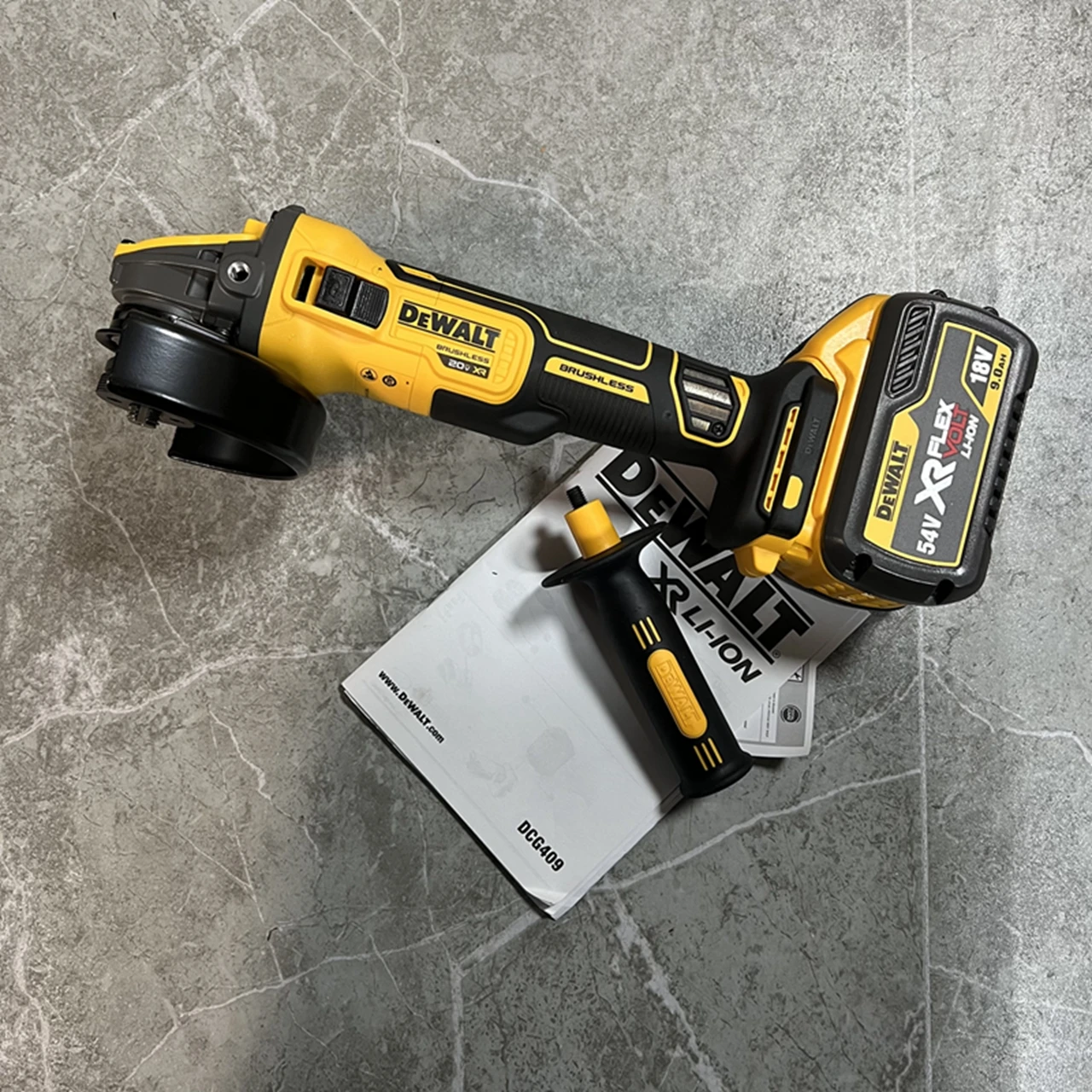 

NEW DeWalt DCG409N 18v 125mm XR FlexVolt Advantage High Power Grinder Includes 9.0AH lithium battery