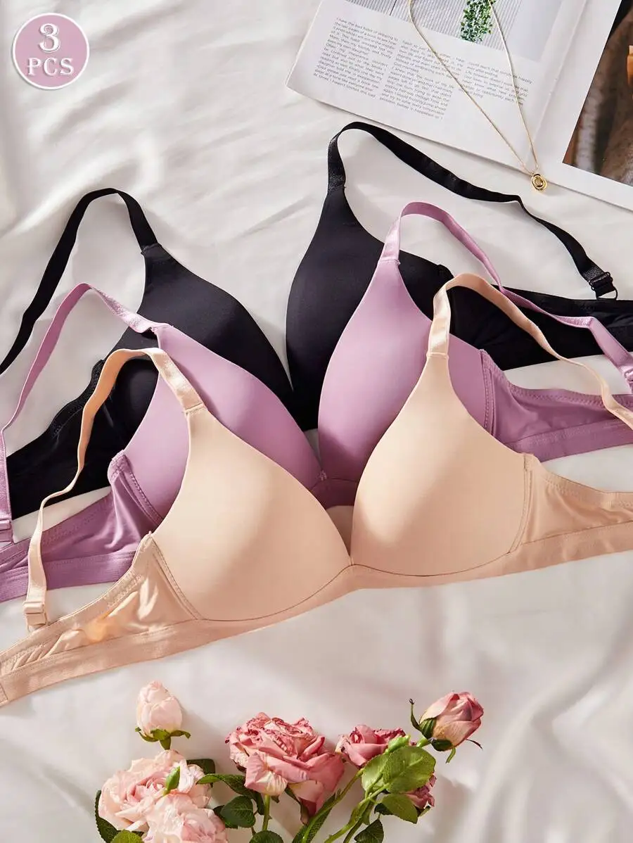 

Комплект из 3 бюстгальтеров с мягкими чашками и V-образным вырезом, без косточек, в черном, сиреневом и бежевом цветах.