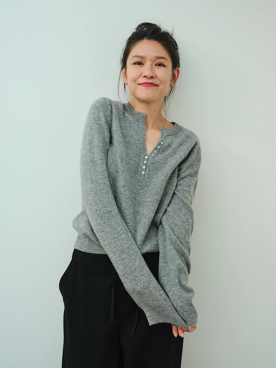 

Soft Australian Wool Knitted Base irt Loose Fit V-Ne Button Casual Sle Women's Long Sve Woolen Turtlene Top