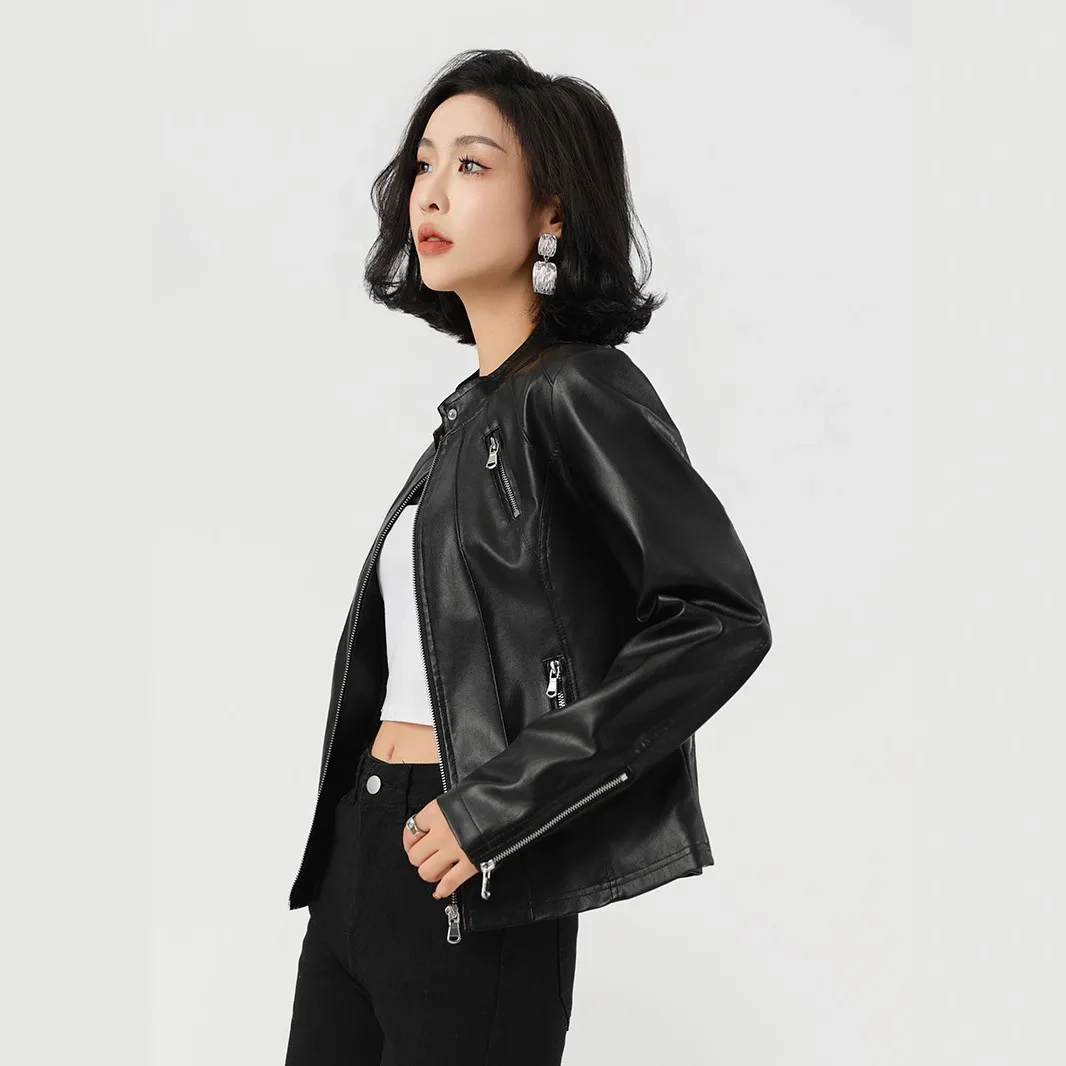 女性フェイクレザージャケットジッパーソリッドストリートウェアスリムフィット長袖スプライスドポケットコートスタンドカラージャケット秋