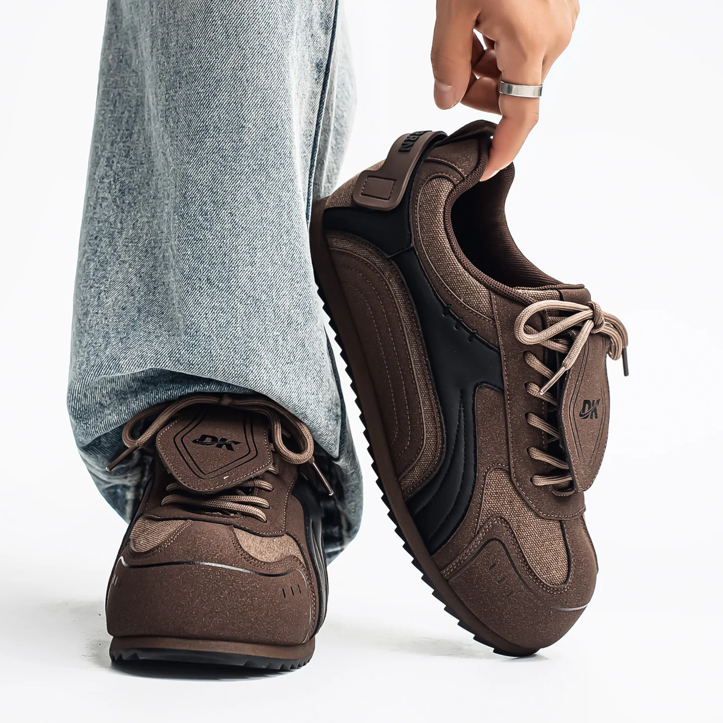 2026 Autumn New Men's Casual Thick Sole Low Top Sneakers Unique Design Non Slip Working Sports Shoes