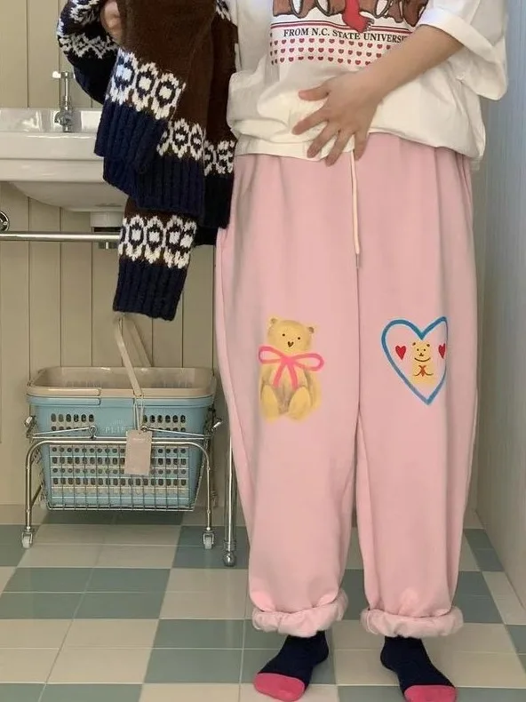 بنطلون رياضي فضفاض مبطن بالصوف بتصميم عتيق مع رسومات الفراشات اللطيفة وعقدة وقلب كريمي اللون، بنمط الشارع للنساء، سميك لربيع ...