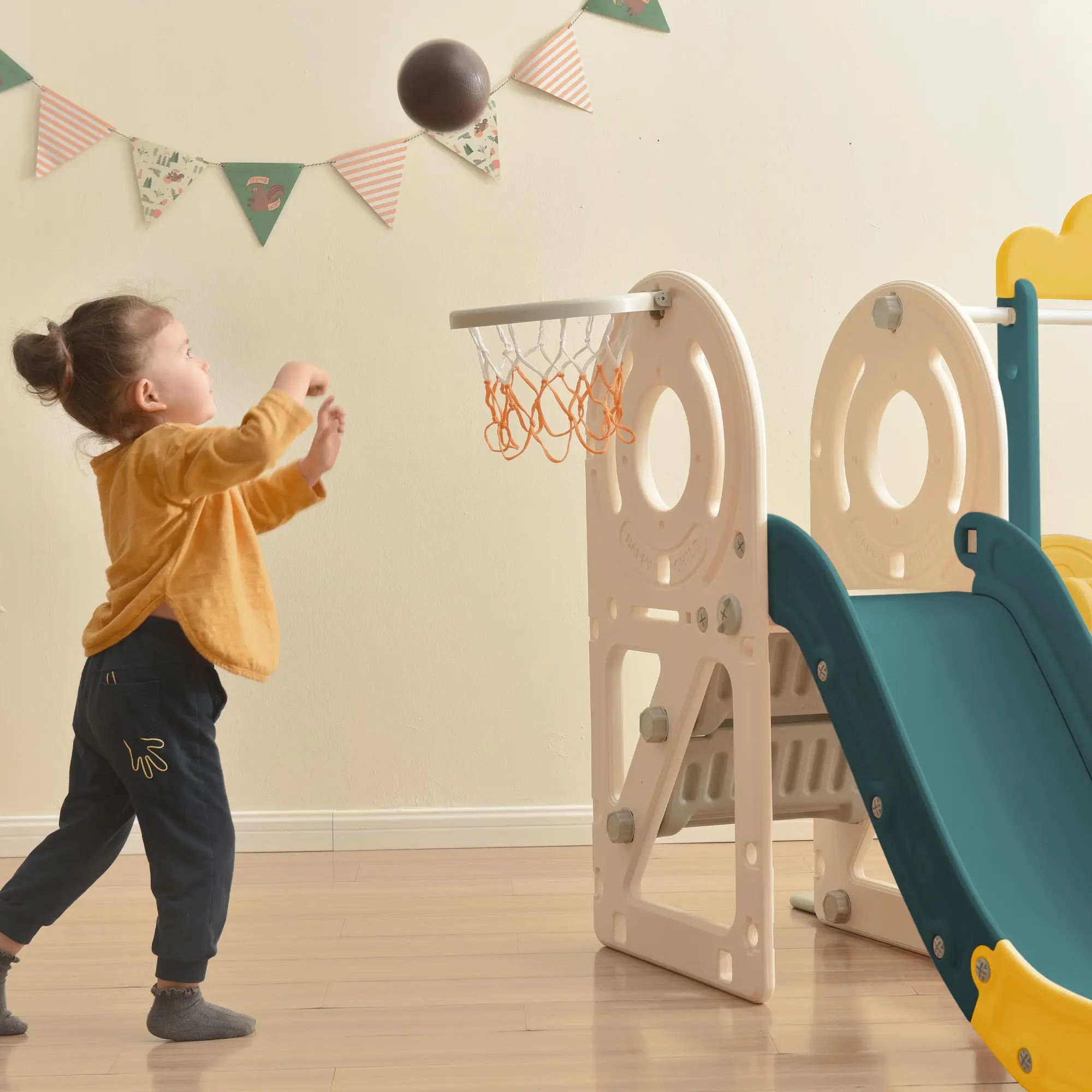 Toboggan avec structure de jeu pour enfants, jouet de bus autoportant avec toboggan pour les tout-petits, ensemble de toboggans de bus avec panier de basket-ball