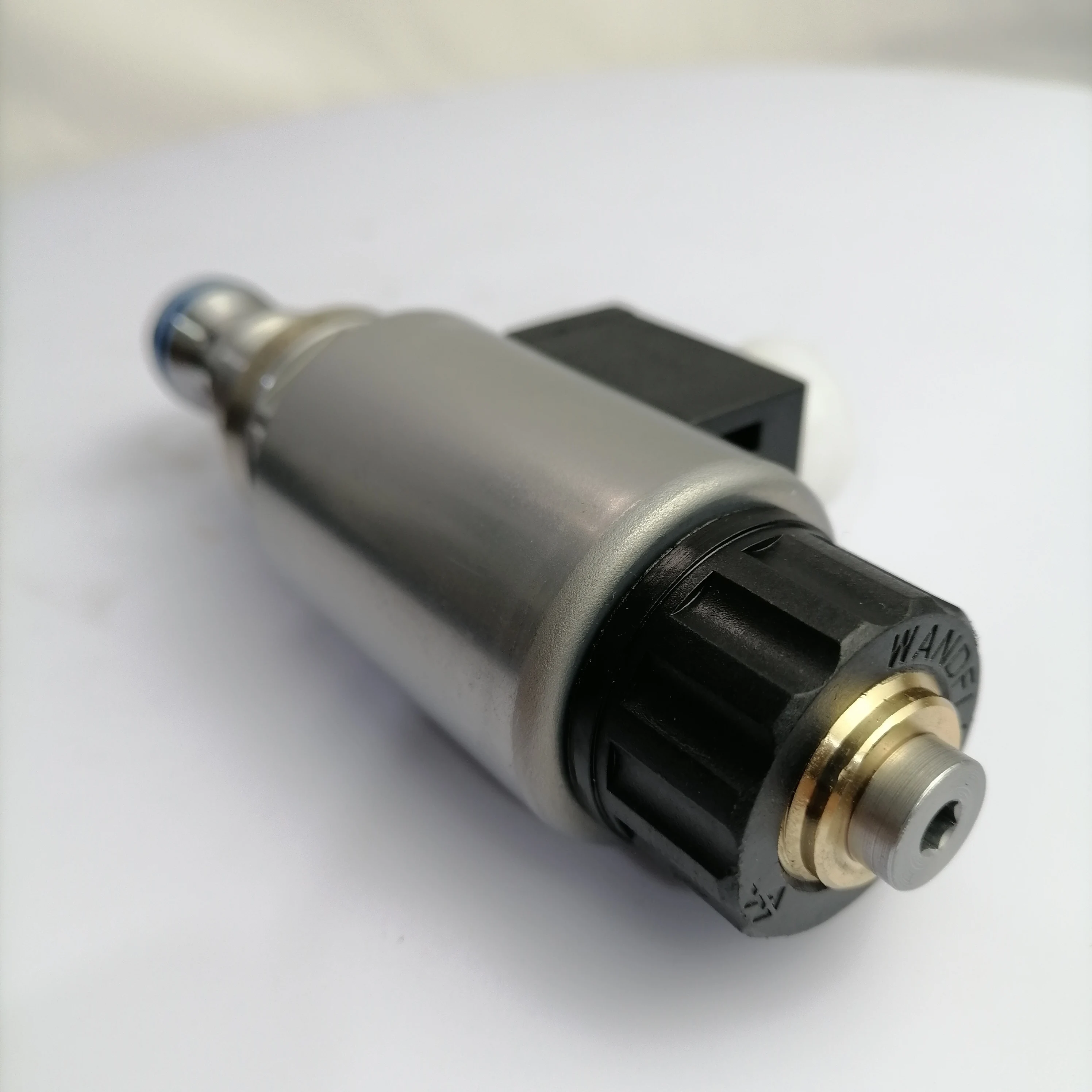 Válvula poppet operada por solenóide WANDFLUH SDSPM22-BA-G24 VD