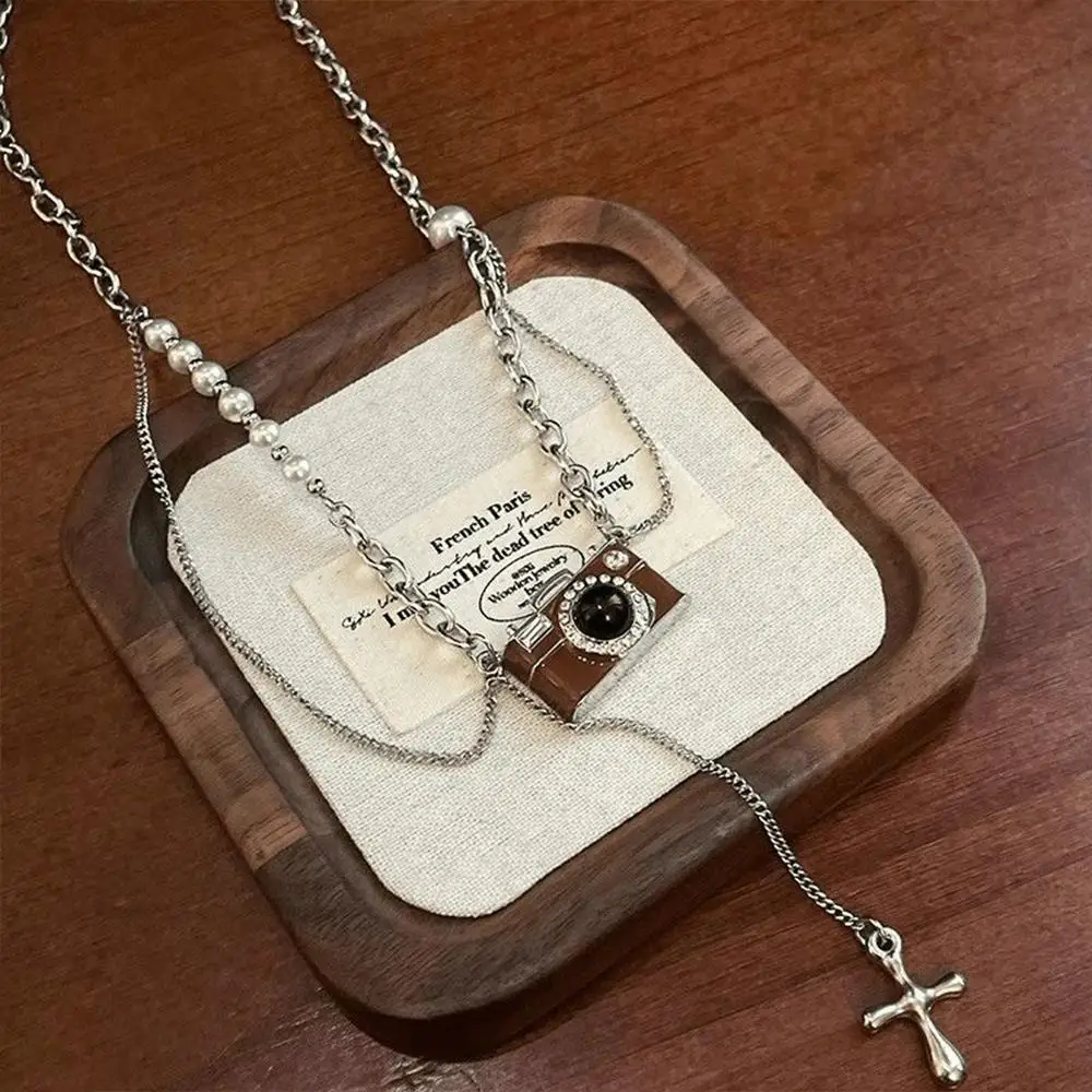 

Vintage Brown Camera Pendant Necklace Hip-Hop Retro Khaki Long Chain Necklace Luxury Style Unique Fashion Accessories
