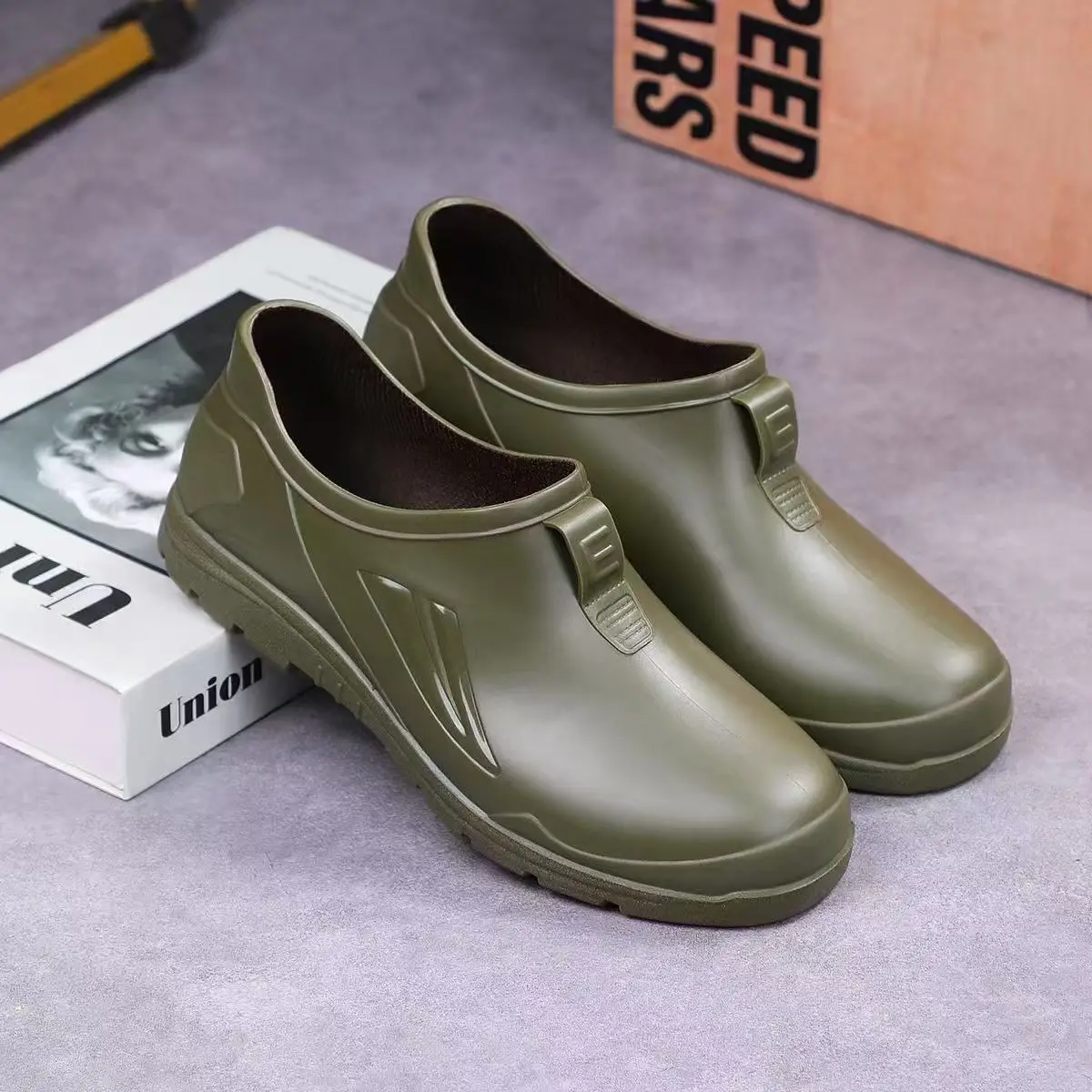 

Men's New Low Top Slip On Flat Sole Rain Shoes Unisex Soft Sole Non Slip Round Toe Waterproof Kitchen Work Shoe Fishing Wader